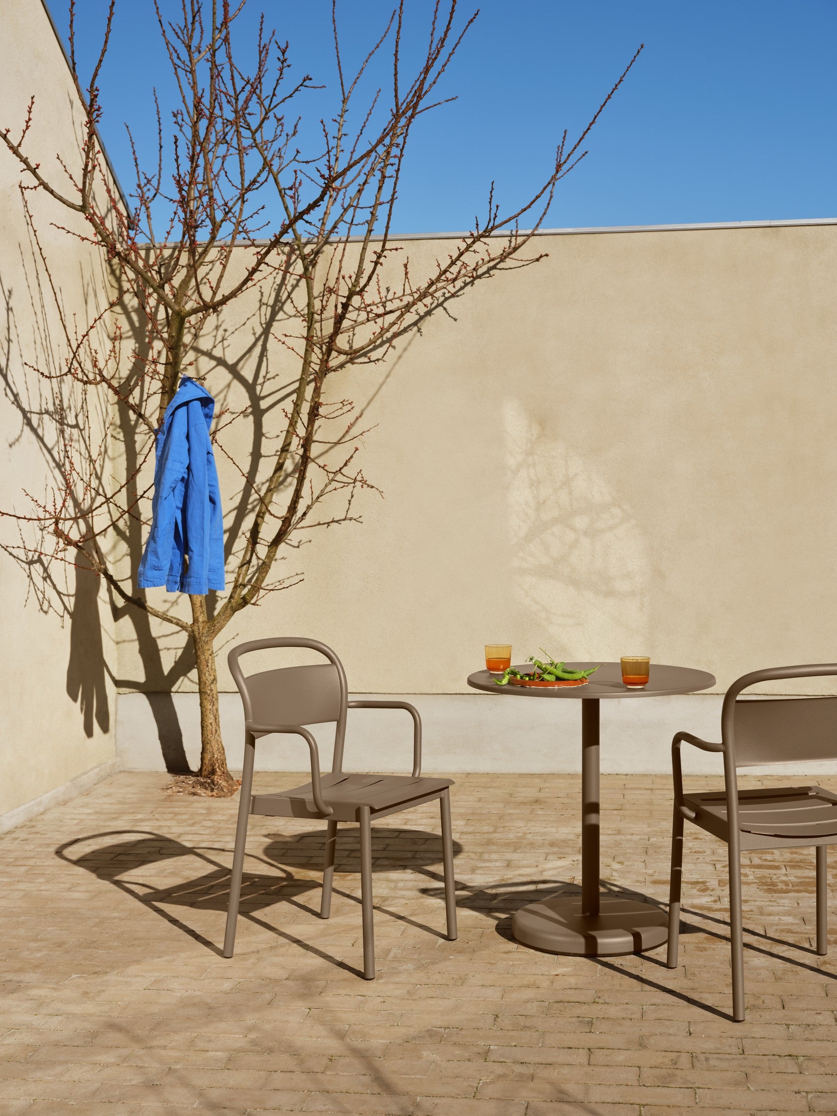 Outdoor Armchair with Armrests LINEAR taupe steel [Amelia]