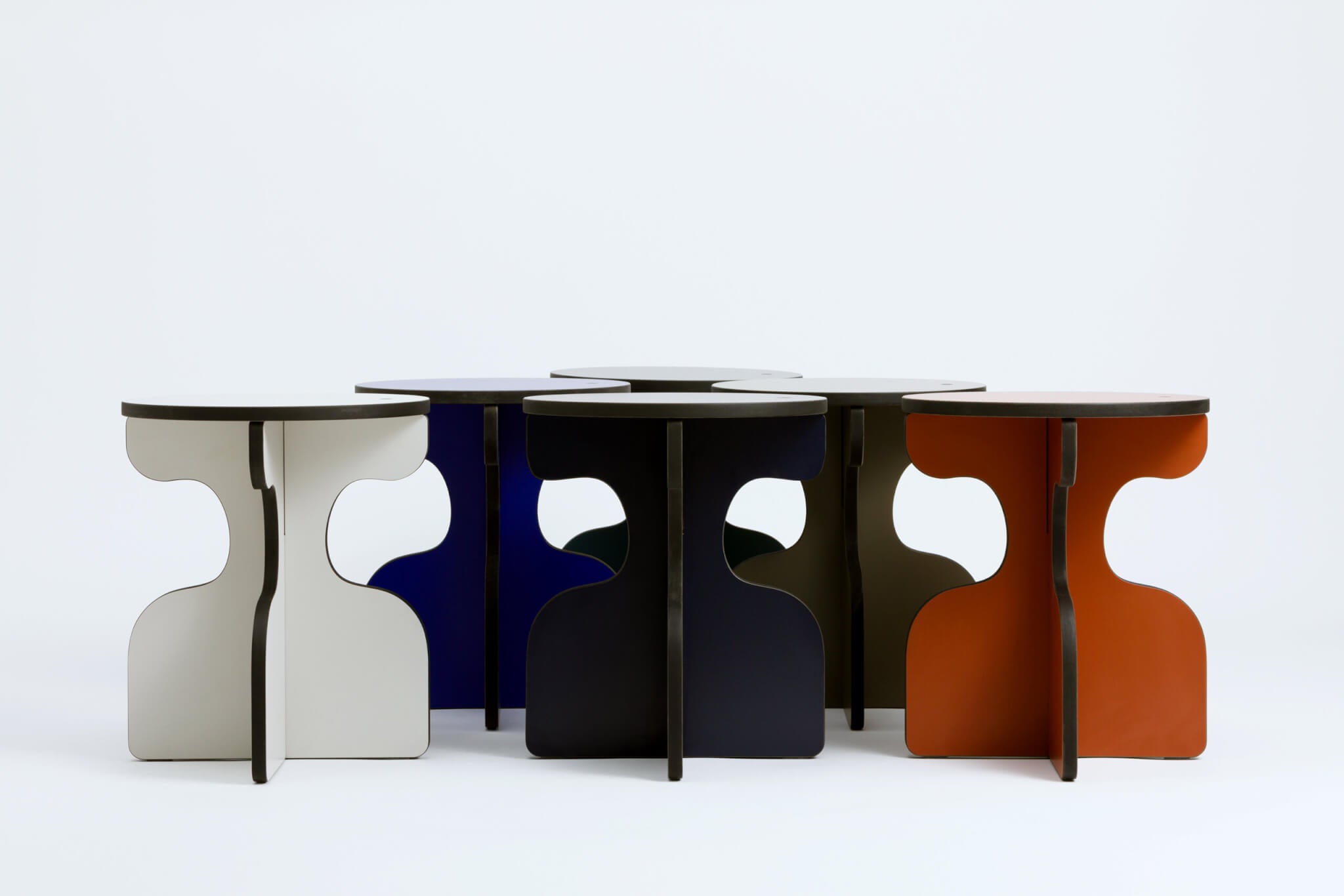 MAREE white table