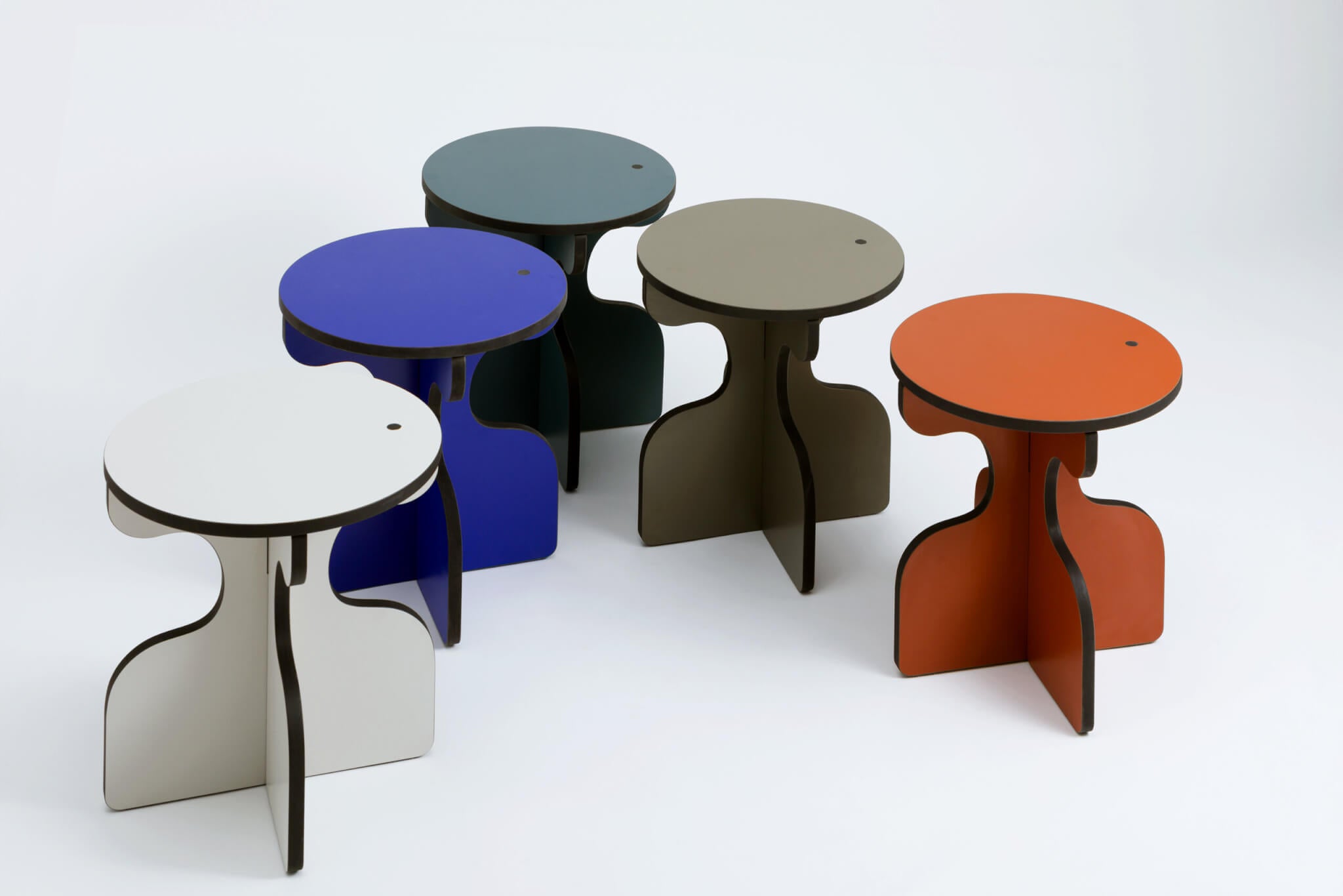 MAREE white table