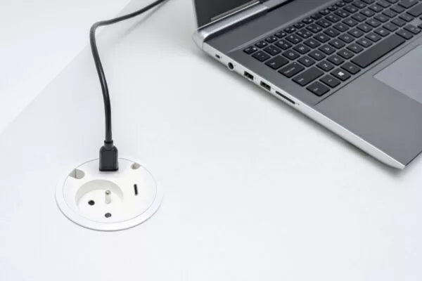 Stôl NOVÁ ŠKOLSKÁ LAVICA s mediaboxom Schuko