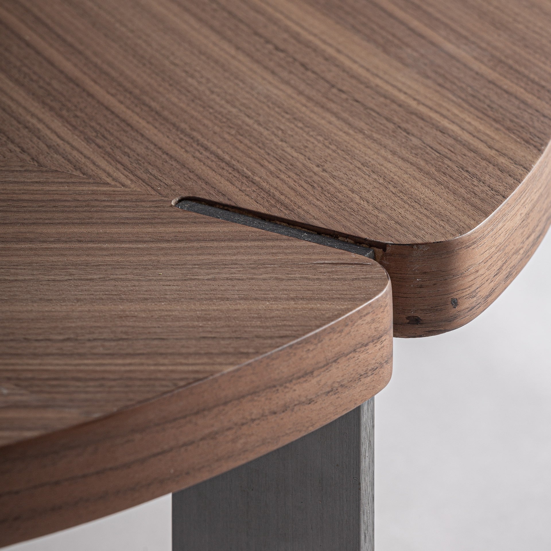 GENEIKEN walnut veneer coffee table