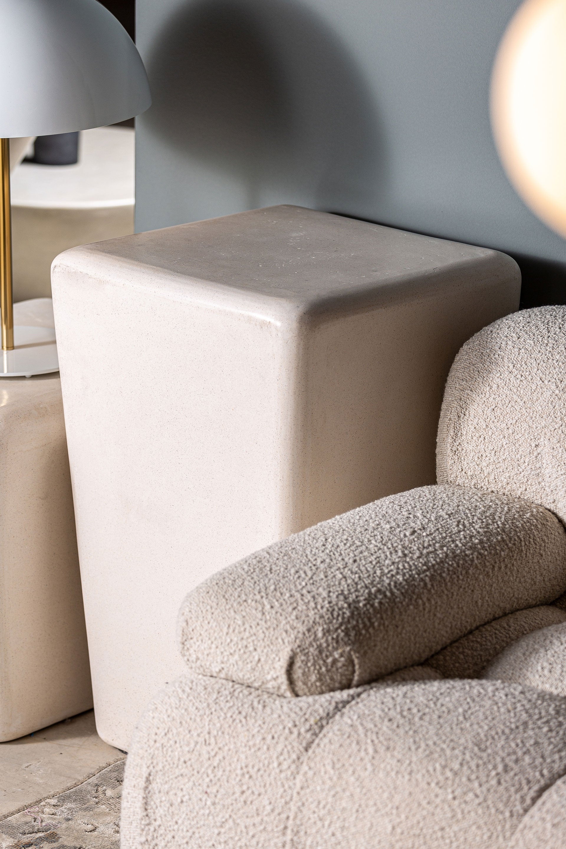 Stolik boczny VASTO złamany biały