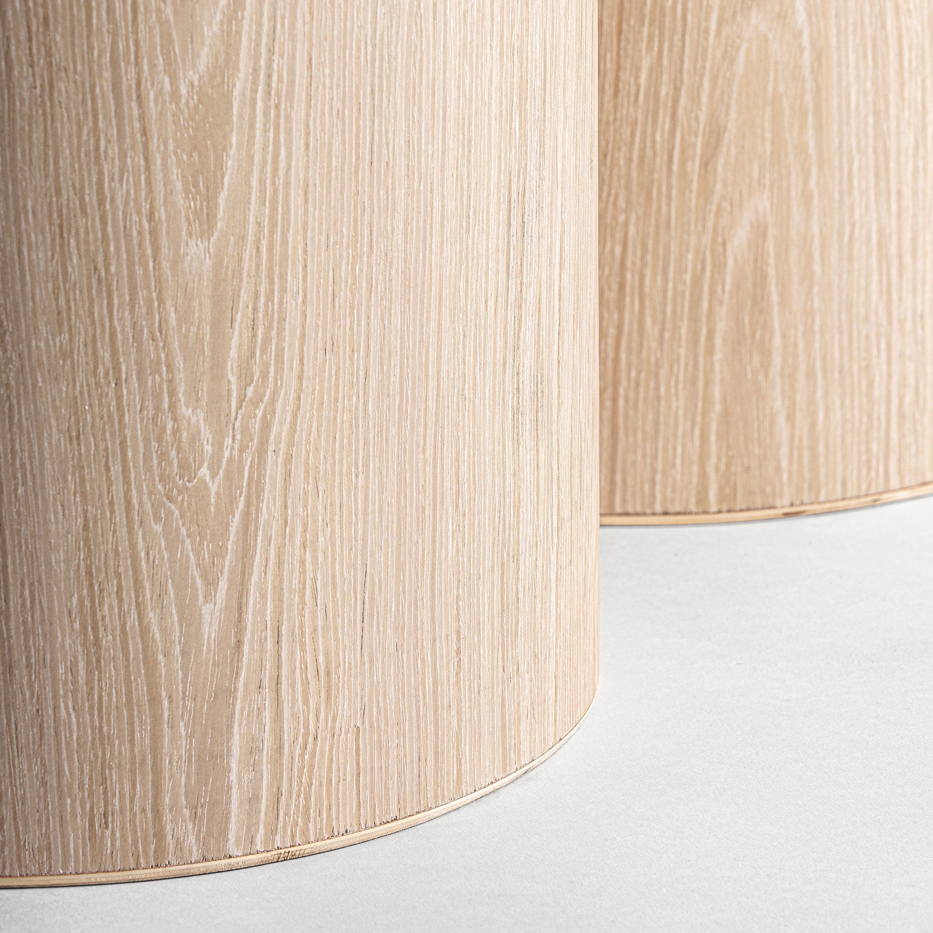 PRAYSSAC Round Table Oak Veneer