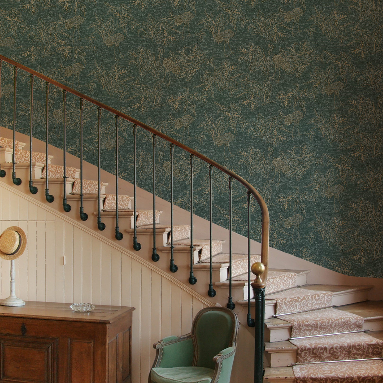 Structural wallpaper with a plant and animal motif MIRADOR - CYPRÈS/DORÉ green with gold