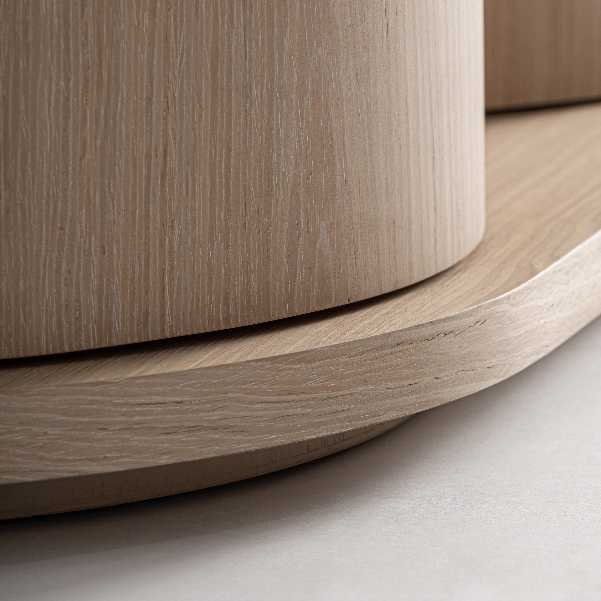 RTV skrinka KHARJ z dubového dreva [Amelia]