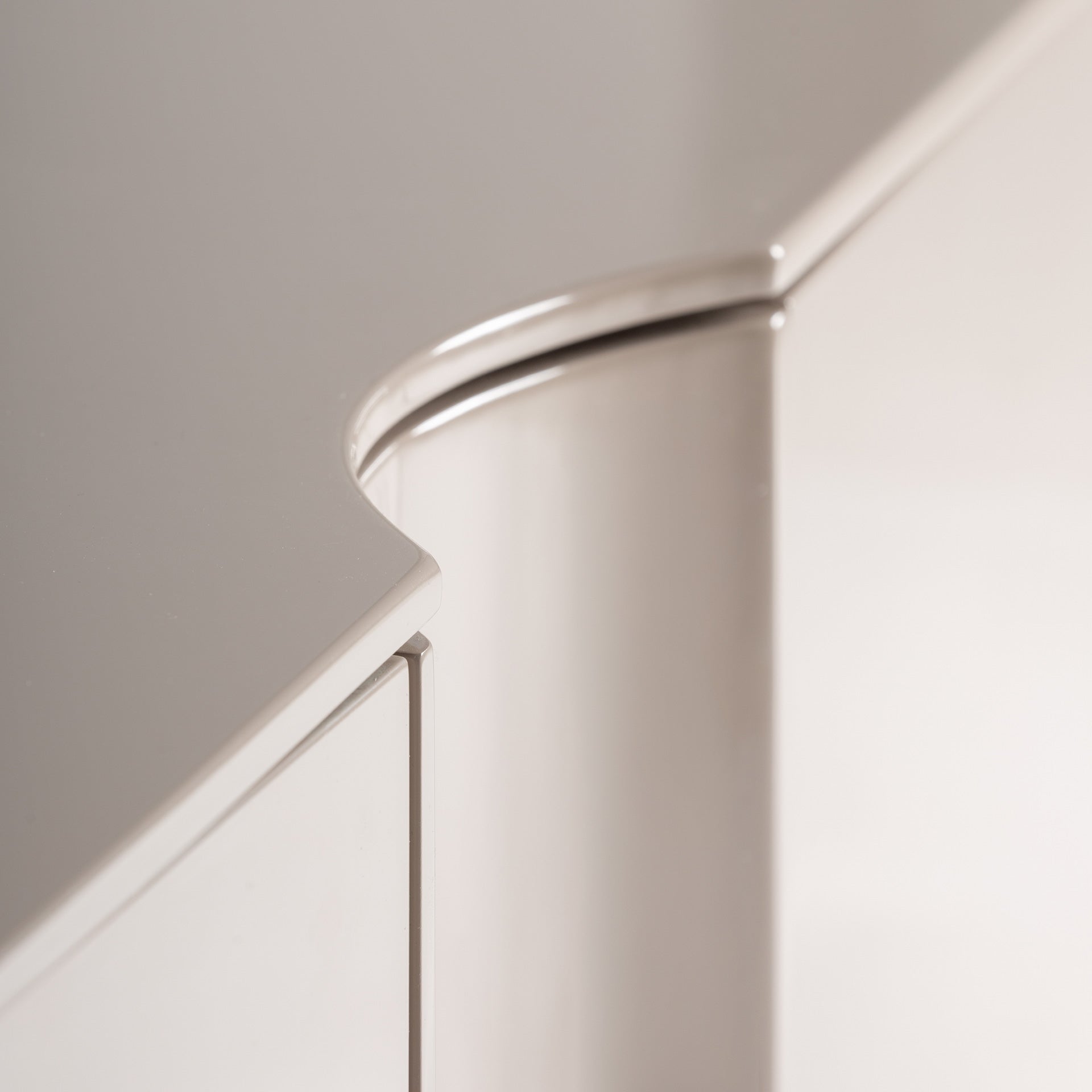 RTV skrinka SINGEN krémová