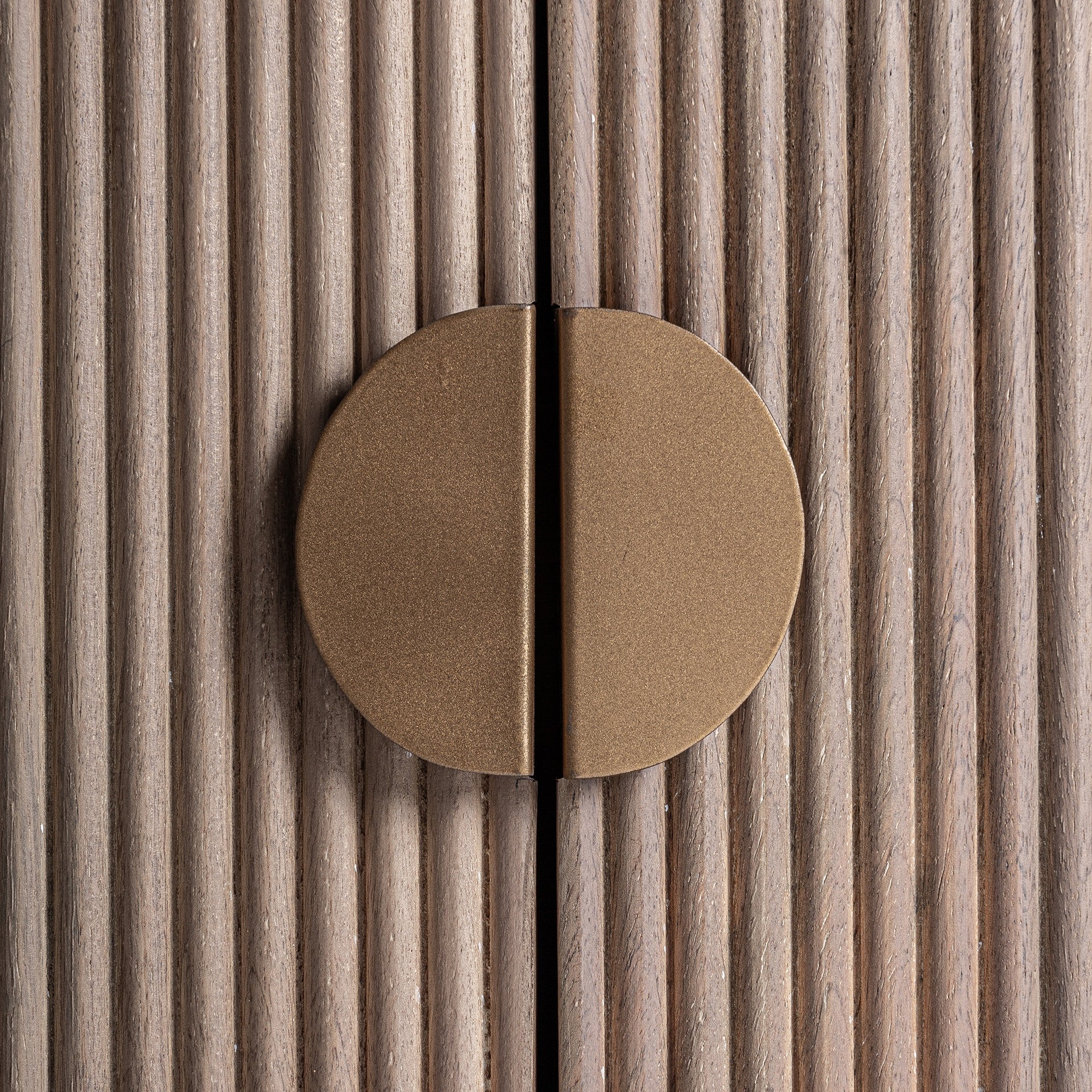 RTV skrinka ZERF z mangového dreva s mramorovou doskou