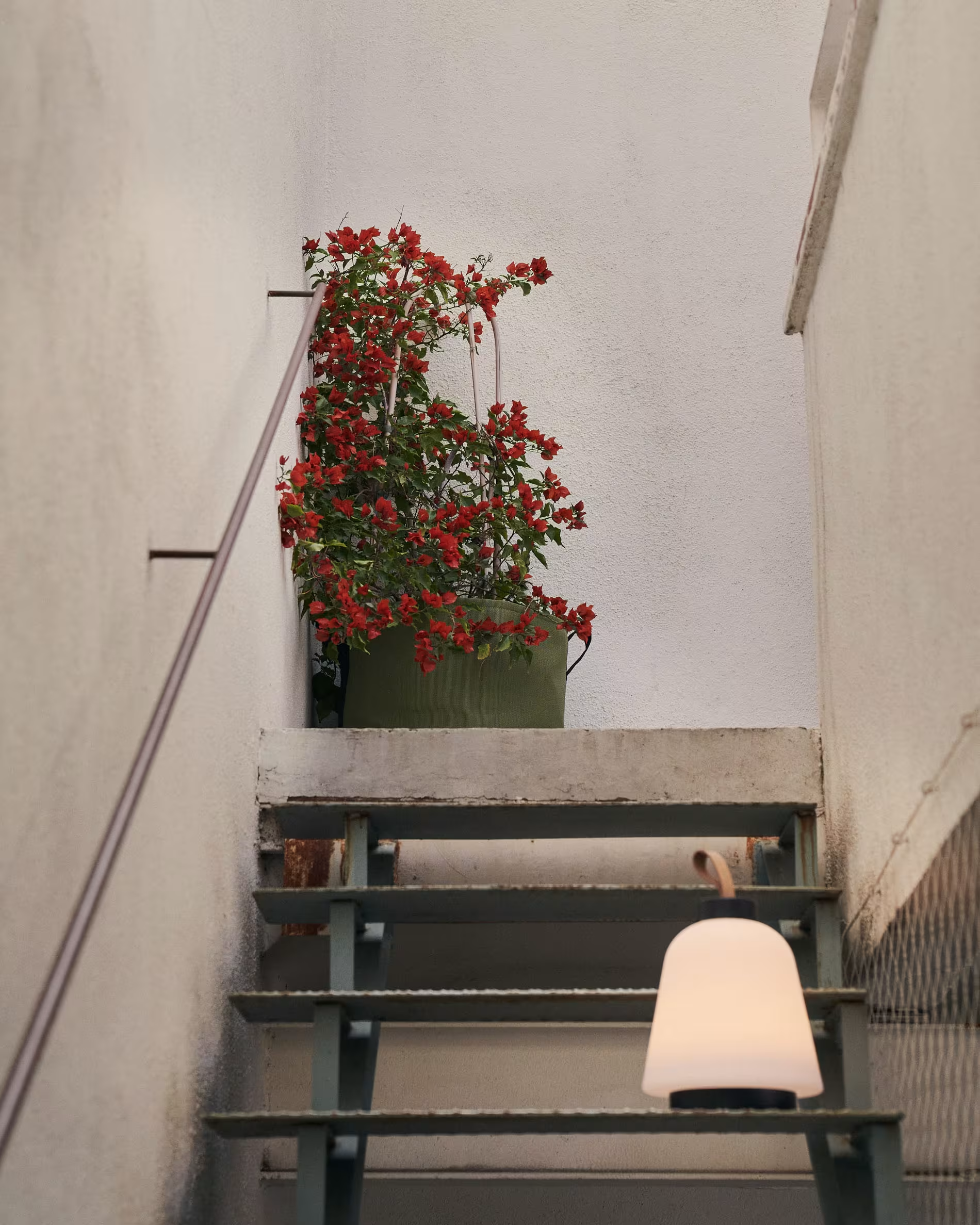 Lampa akumulatorowa UDIYA czarny La Forma    Eye on Design