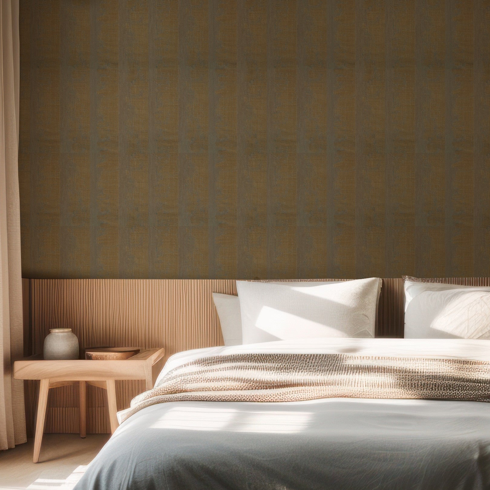 Tapeta štrukturálna s metalickými odrazmi NÉRIKOMI - VERT DE GRIS/DORÉ zlatá so zelenou