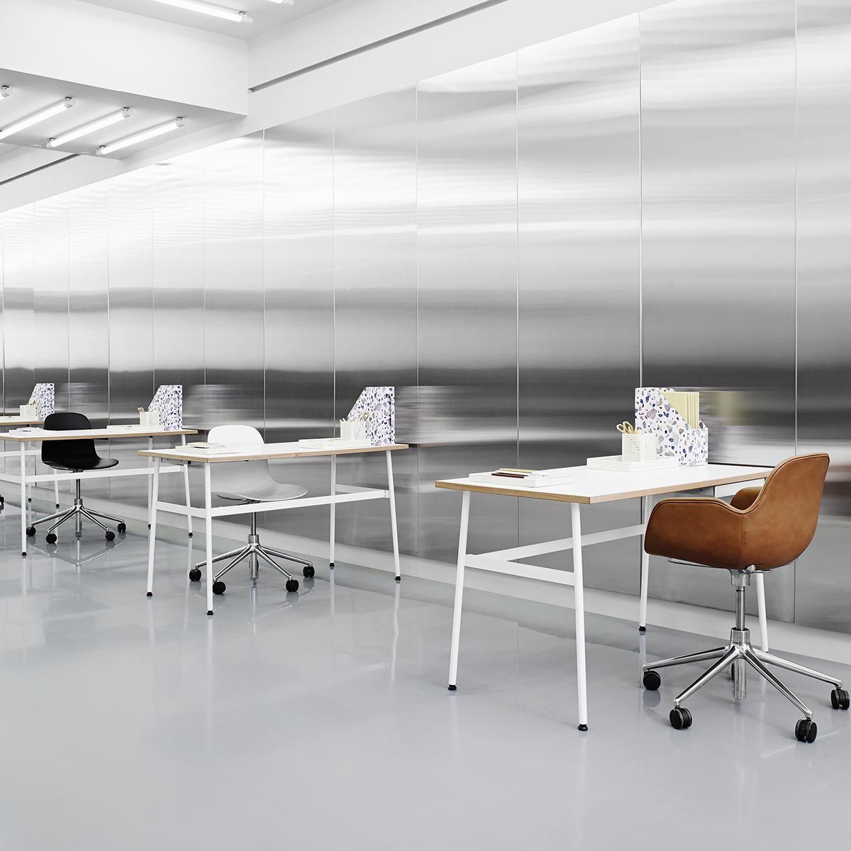 Office chair with armrests with adjustable forms 5W cream with an aluminum base