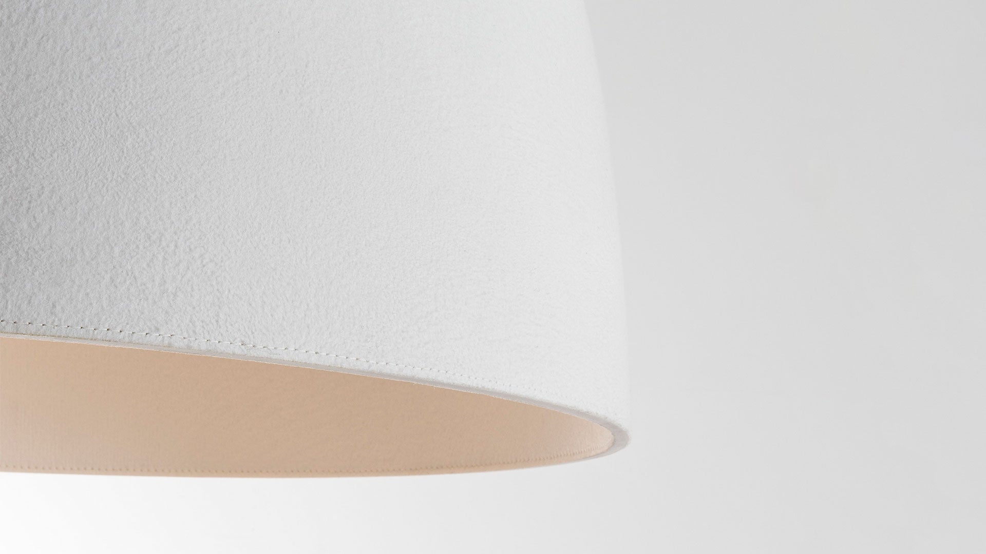 Závesná lampa NUR ACOUSTIC biela