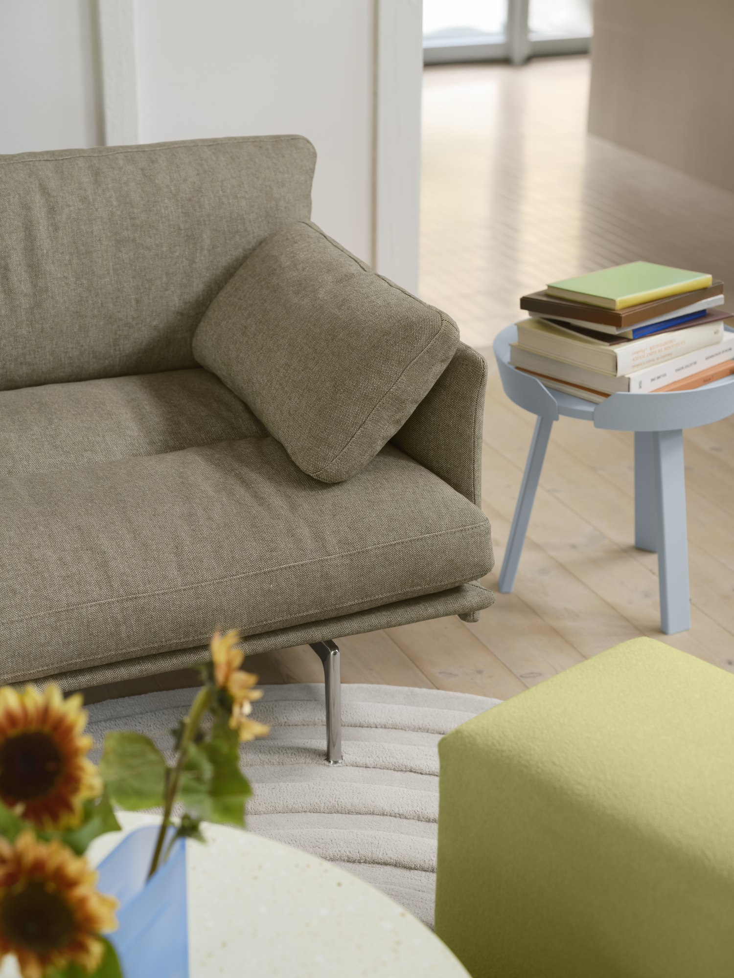 Sofa pre 2 osoby OUTLINE SOFT čalúnená