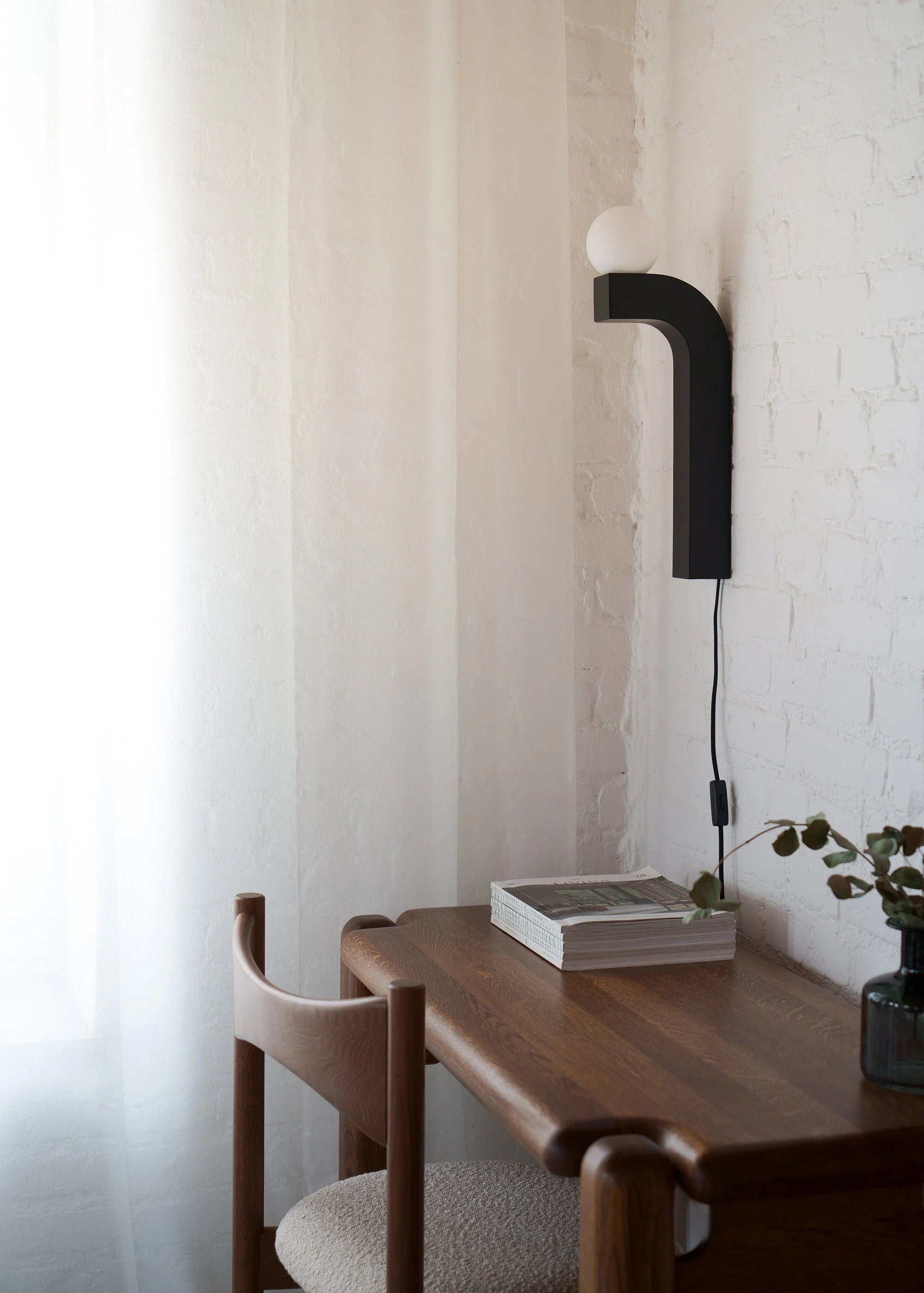PALLIA black wall lamp