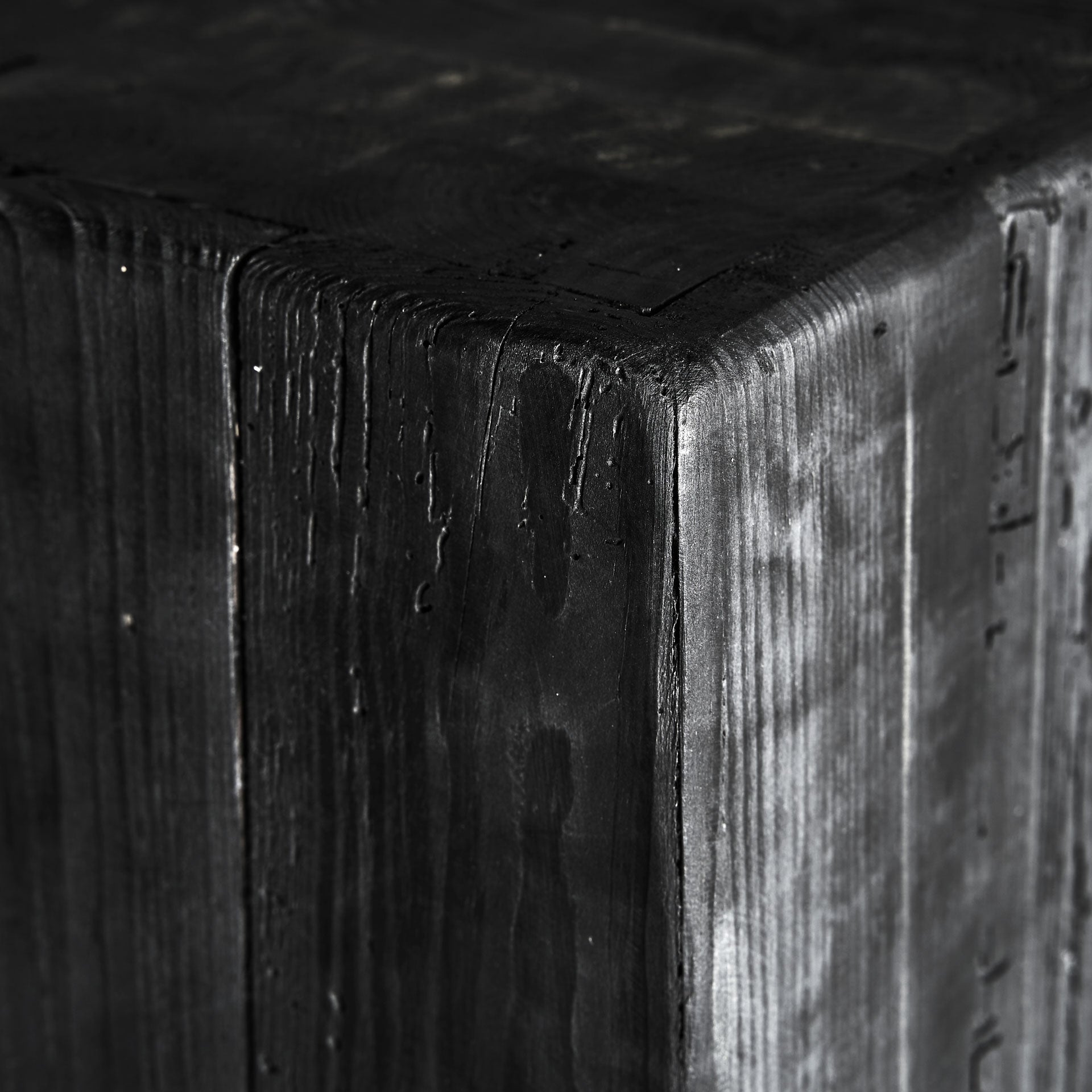 Stĺp VIEVY čierne z recyklovaného borovicového dreva