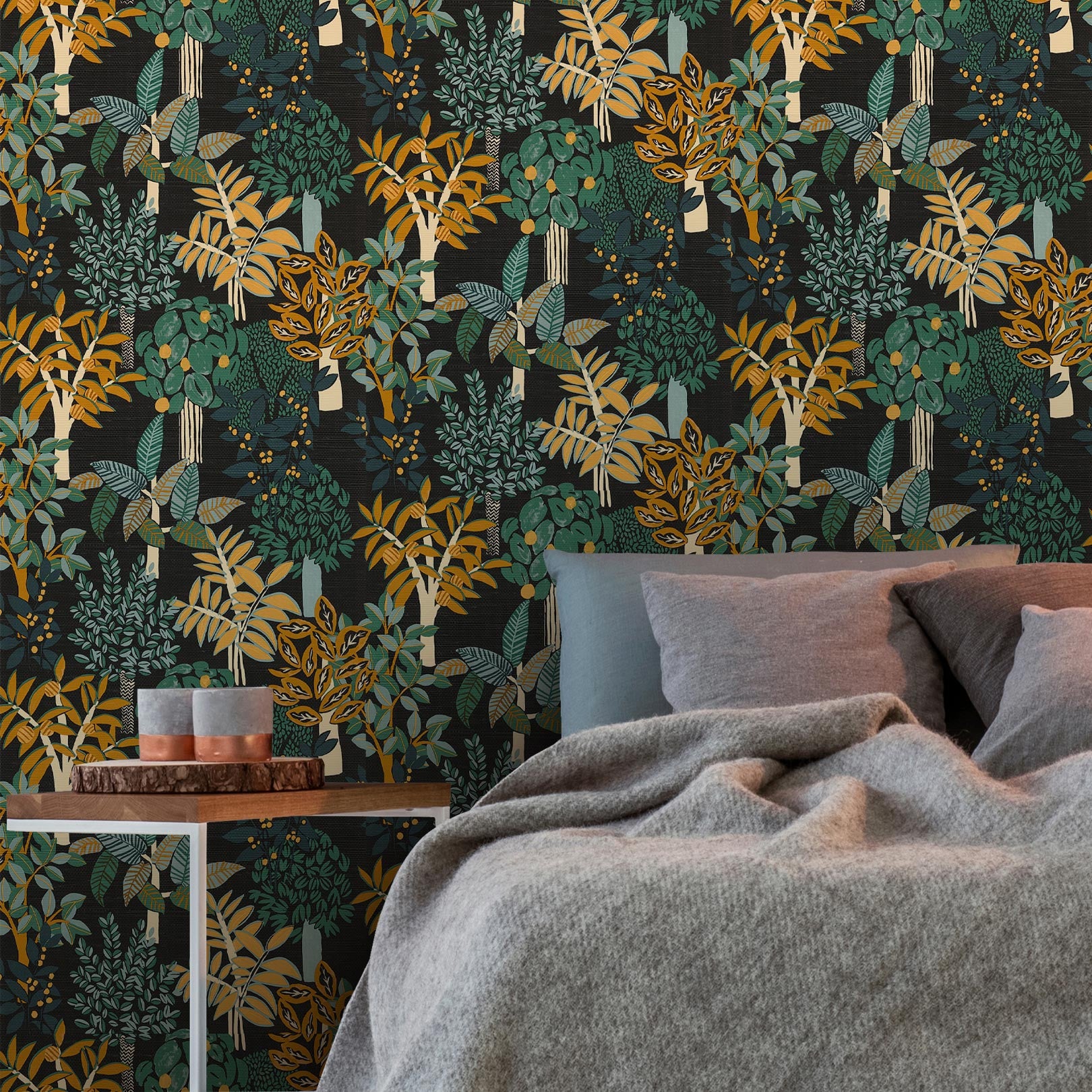 Štruktúrna tapeta s rastlinným motívom PERADENIYA - NOIR/MULTICO čierna so zelenou a oranžovou