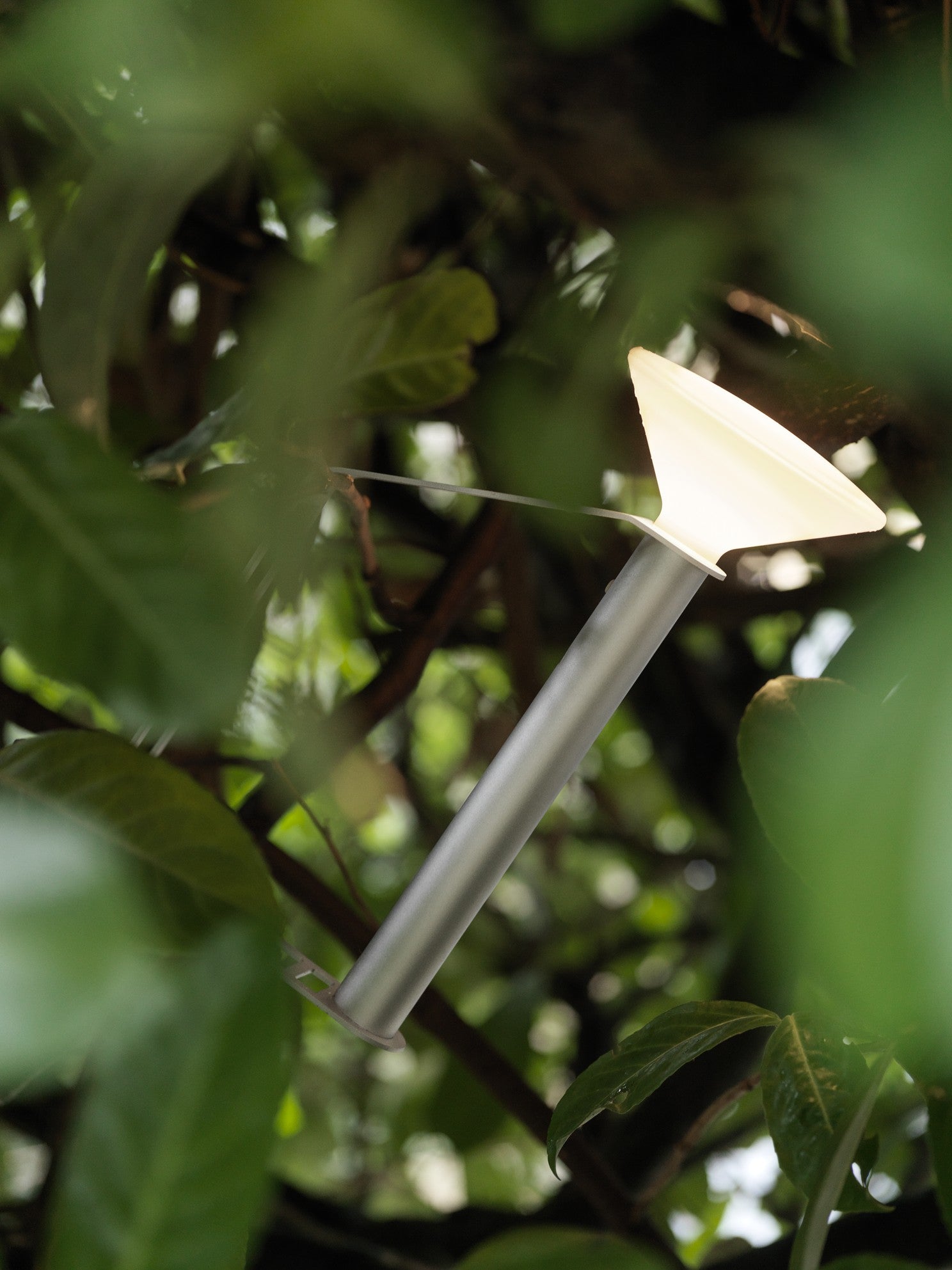 Prenosná vonkajšia lampa PITON strieborná