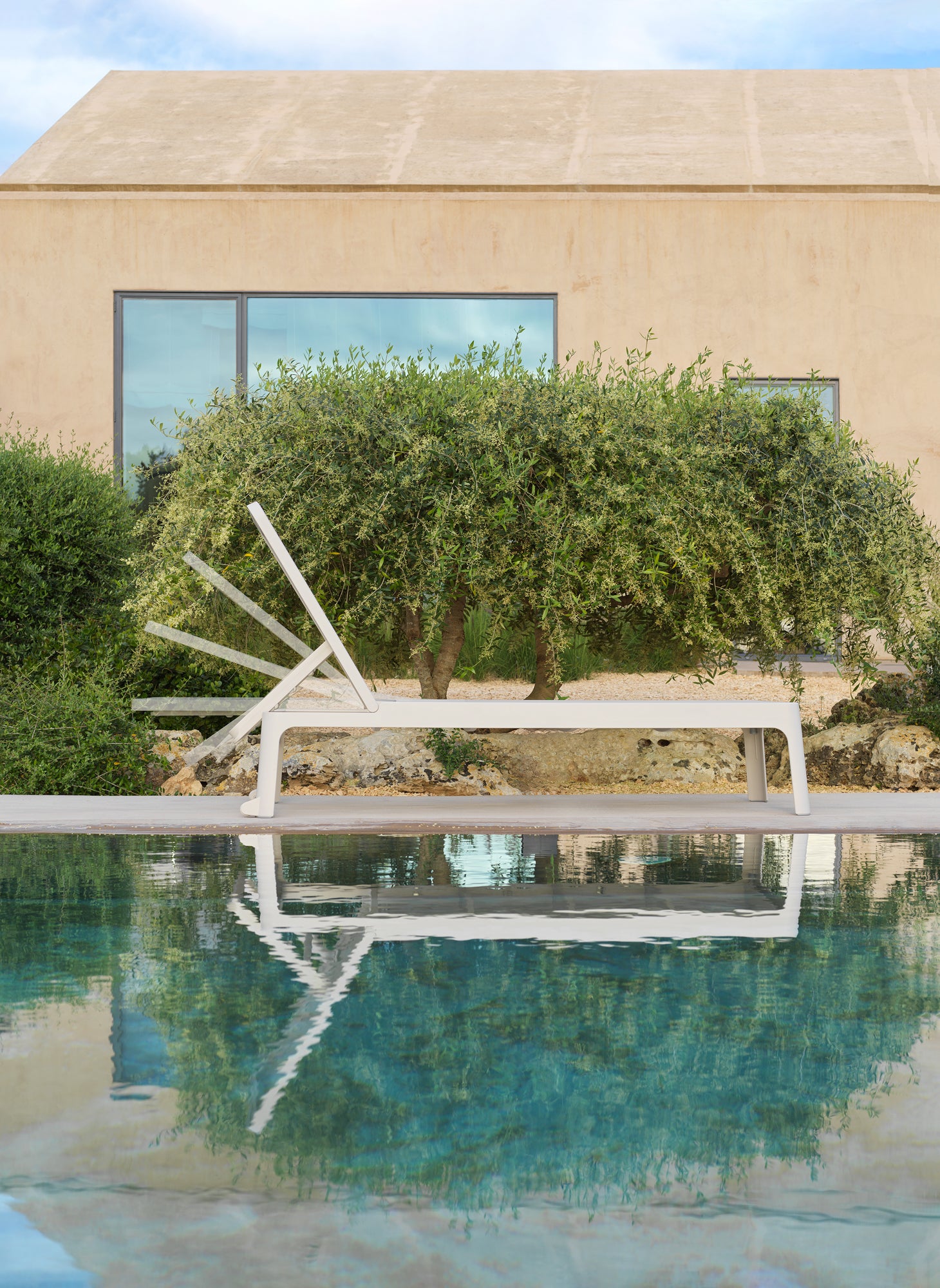 Záhradný ležadlo PLANO hnedé