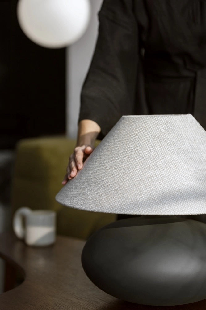 Lampa stołowa SAWA NATUR jasnobeżowa tkanina o grubym splocie