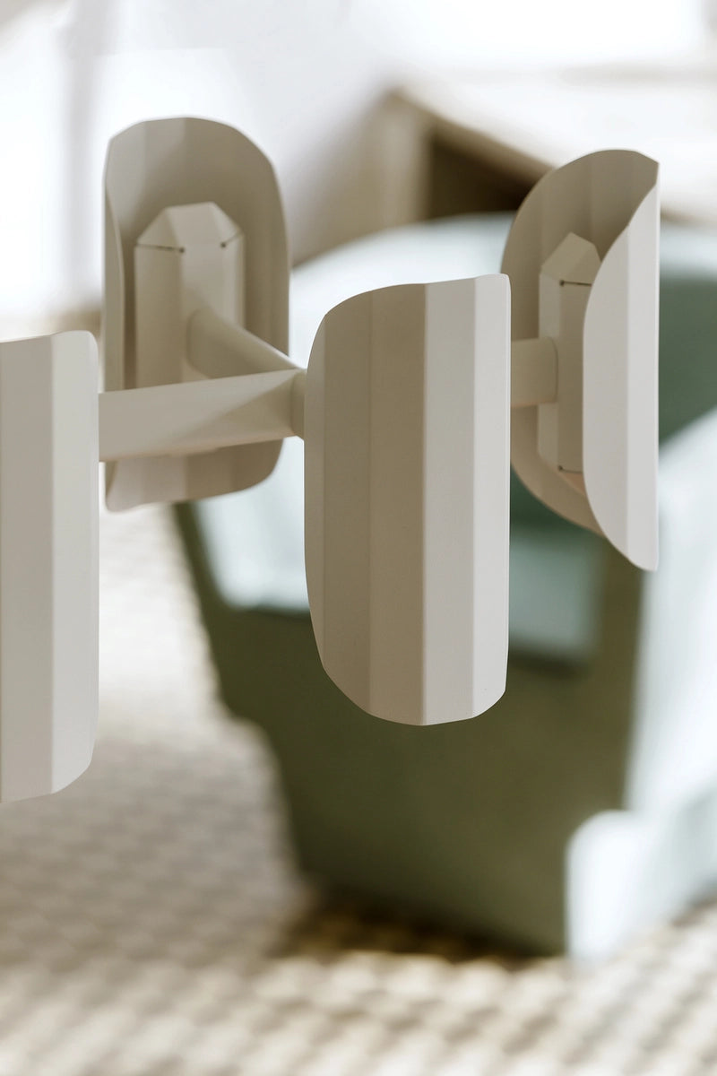 Biele viacramenné závesné svietidlo APOLIN