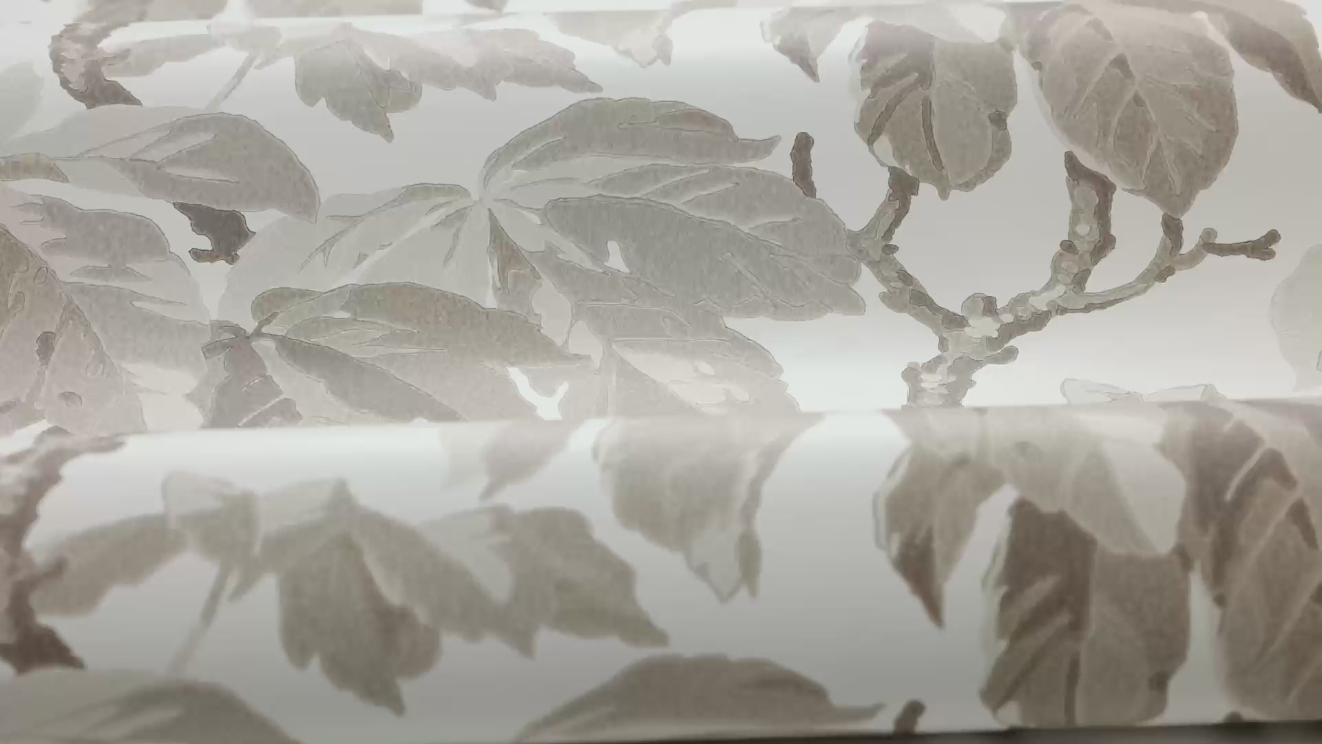 Tapeta s rastlinným motívom listov KASTANJI biela s hnedou