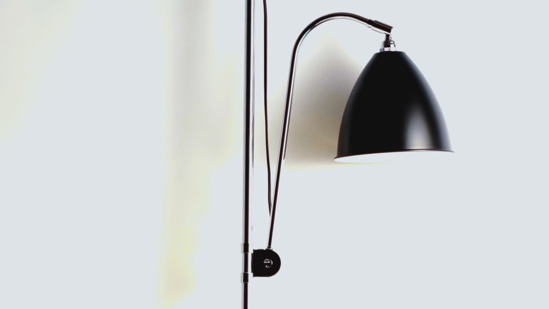 BESTLITE BL3 floor lamp in brass with a porcelain shade