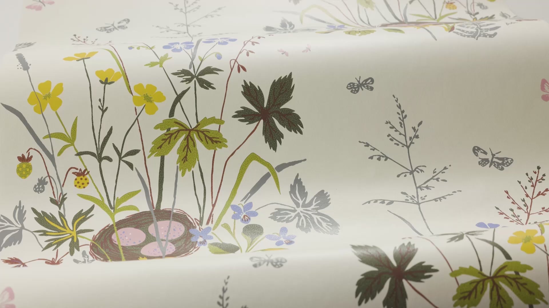 Tapeta s rastlinným vzorom kvetov FAGELBO krémová s hnedou