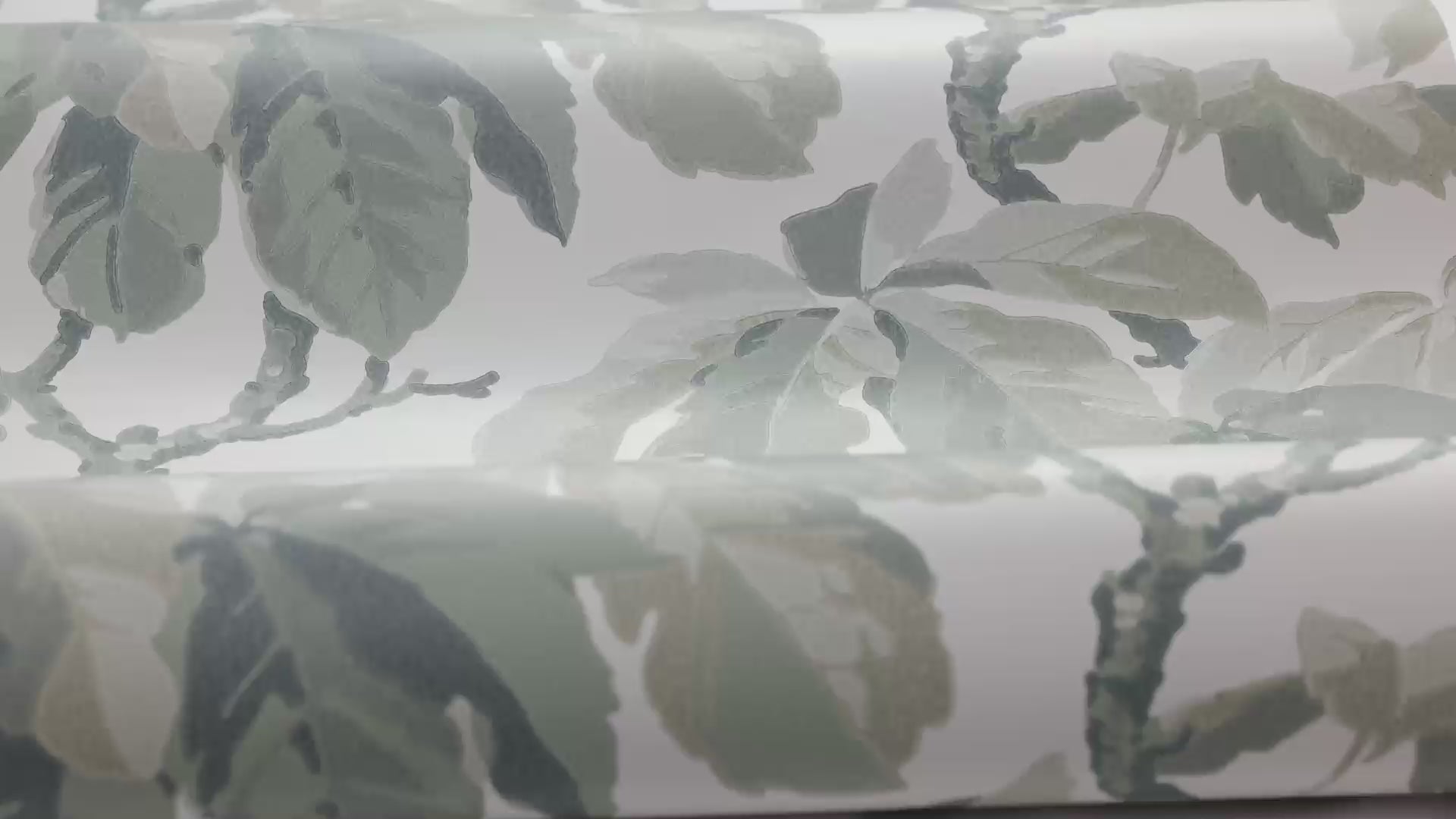 Cream wallpaper with a leafy plant motif KASTANJI in green