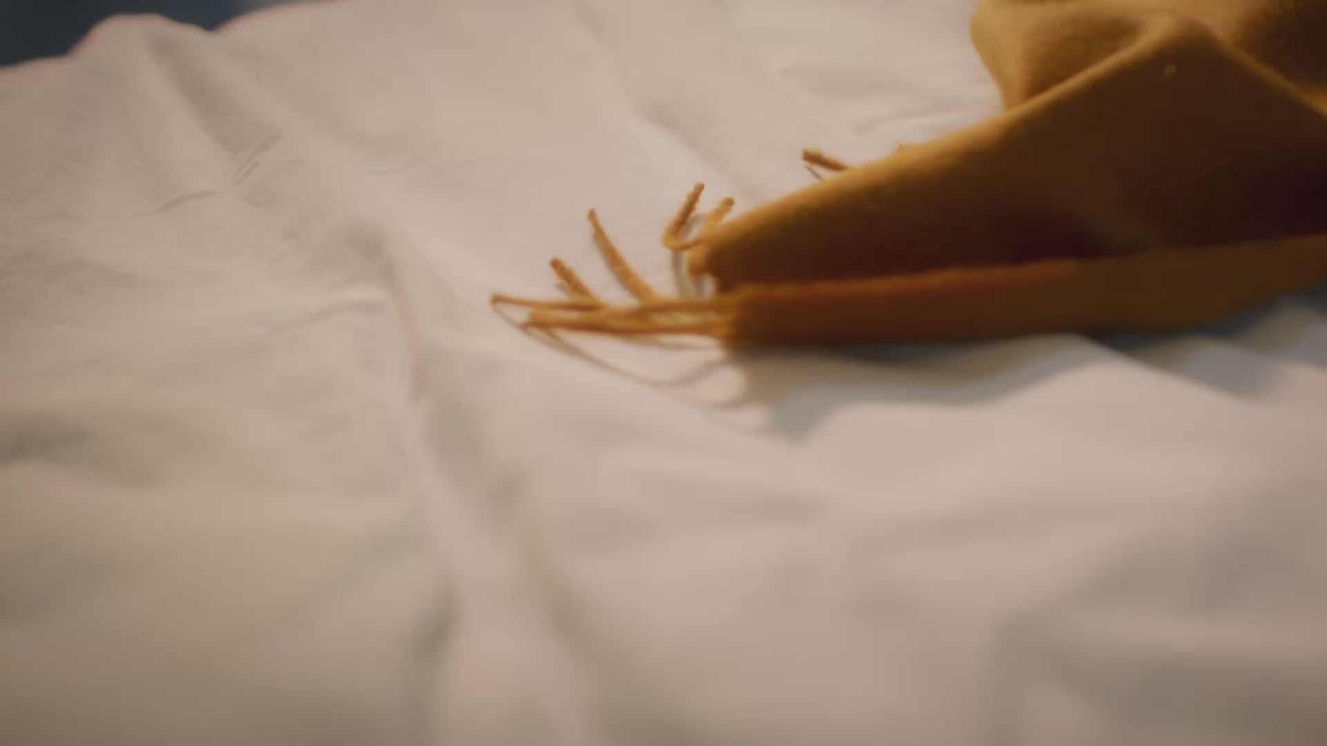 CARRY black TV stand