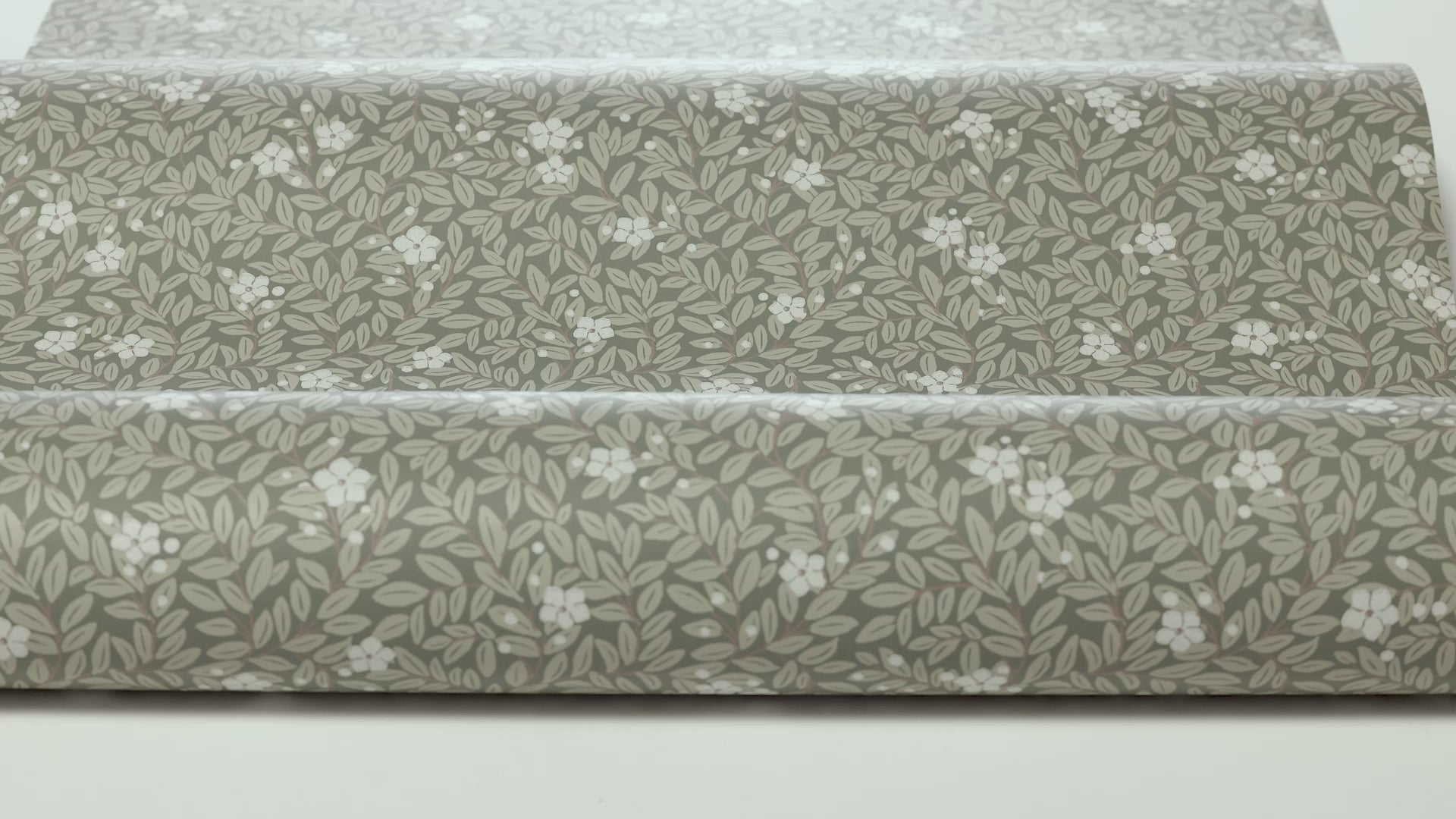 Wallpaper with a floral pattern of flowers and leaves MYRTEN green with white