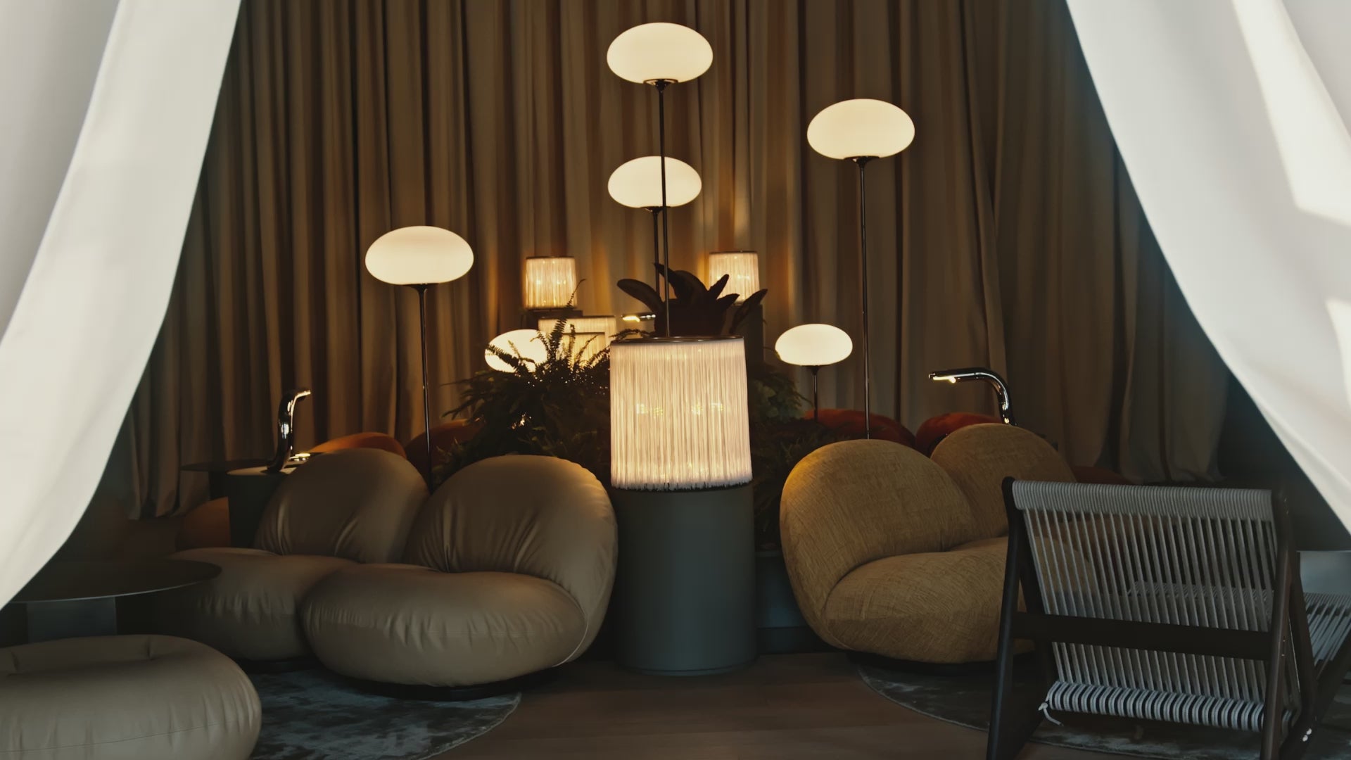 Stojaca lampa MODEL 597 leštené hliník