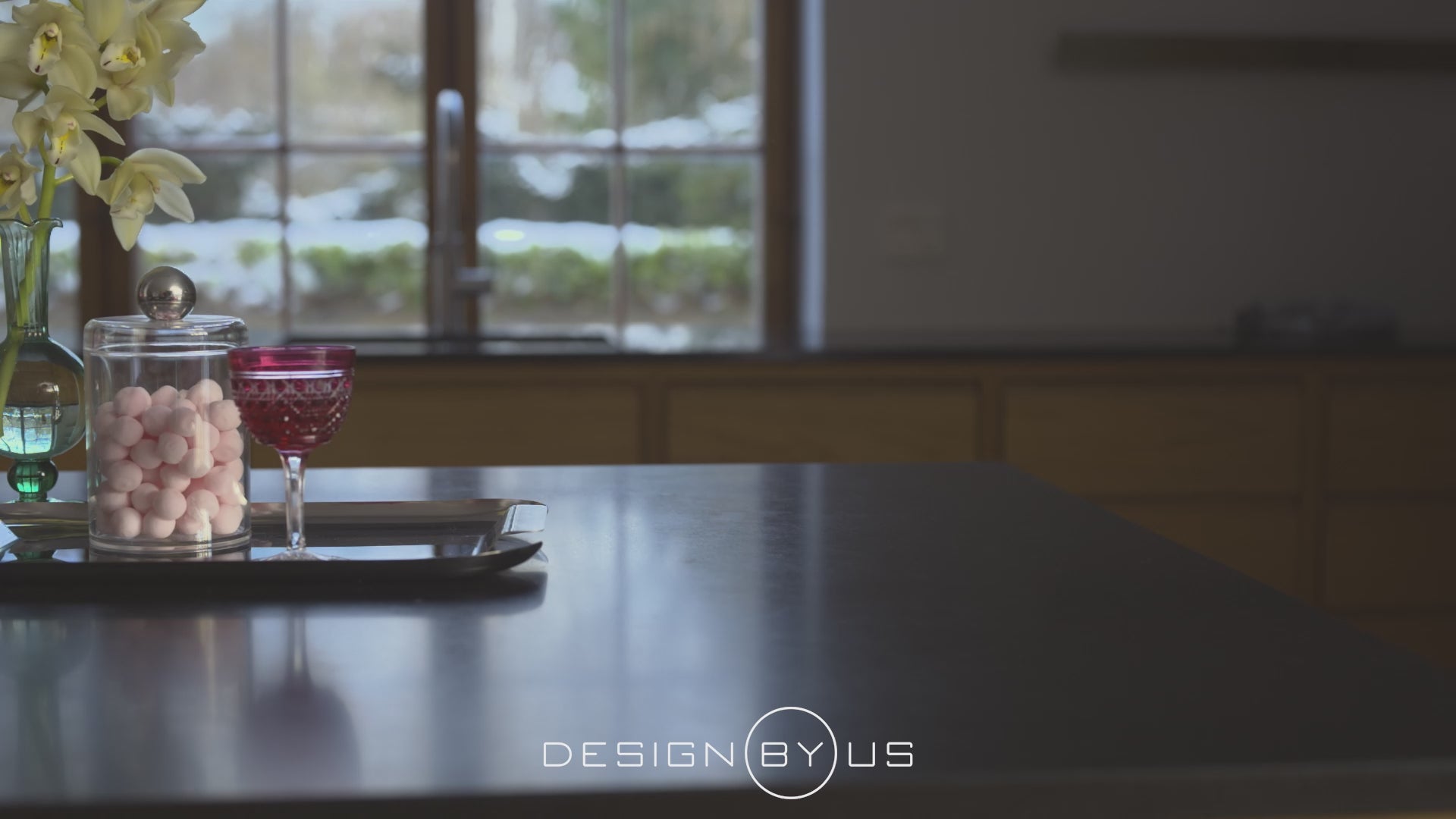 Prenosná lampa TRIP hnedý mramor s mliečnobielym sklom