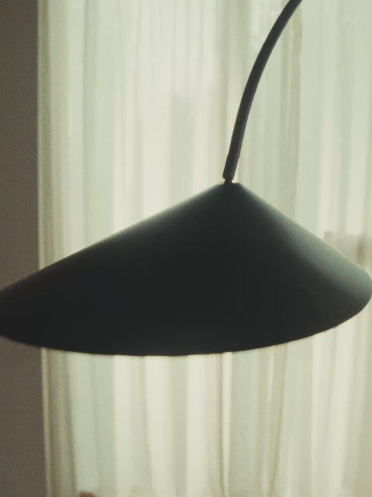 Lampa podlahová oblúková ARUM béžový travertín