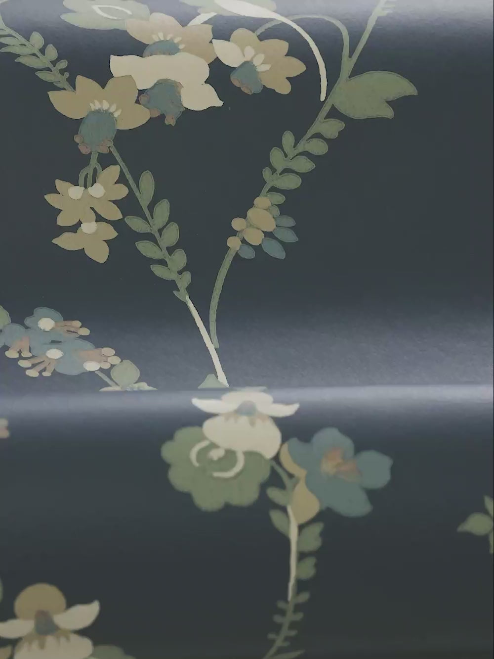 Tapeta s rastlinným motívom kvetov VERA modrá so zelenou