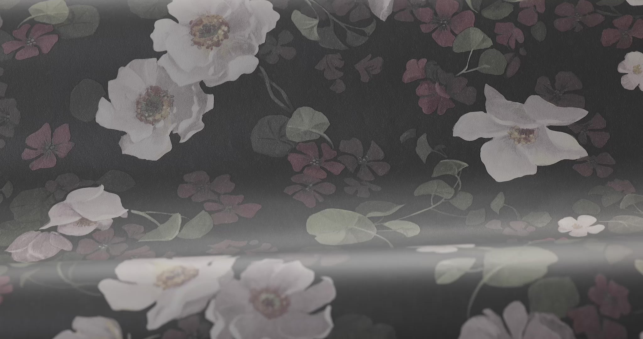 Papierová flizelínová tapeta s rastlinným vzorom OČARUJÚCA KVETINA tlmená hnedá s bielou