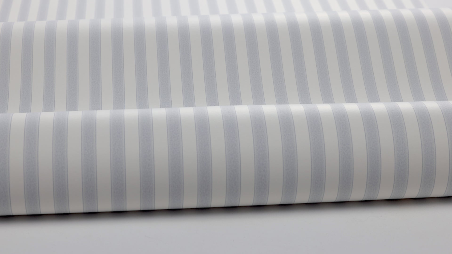 Tapeta s pruhmi MÖLLE STRIPE modrá s béžovou