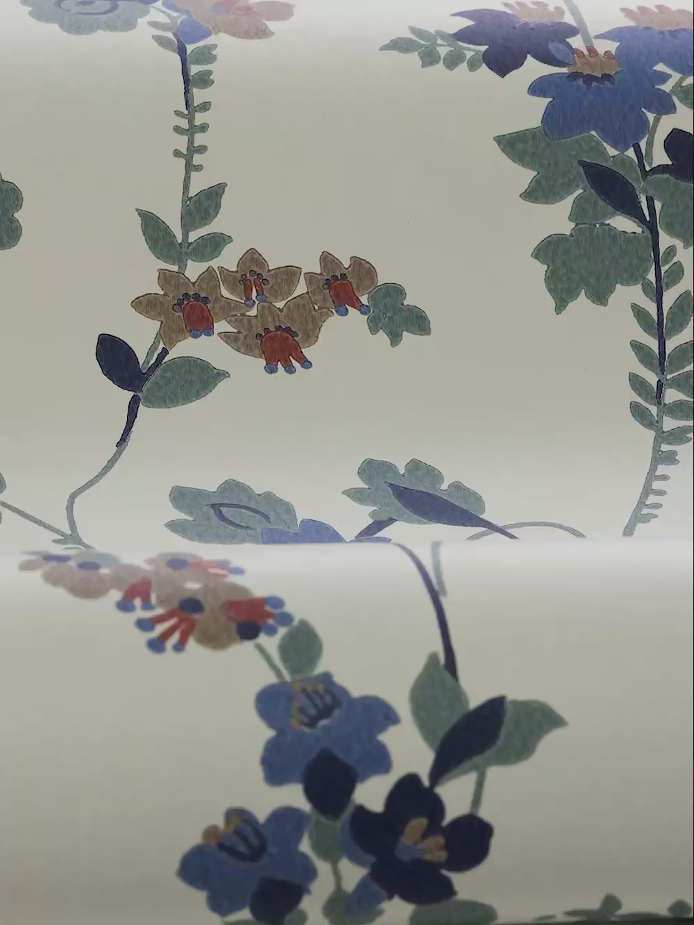 Tapeta s rastlinným motívom kvetov VERA krémová s modrou