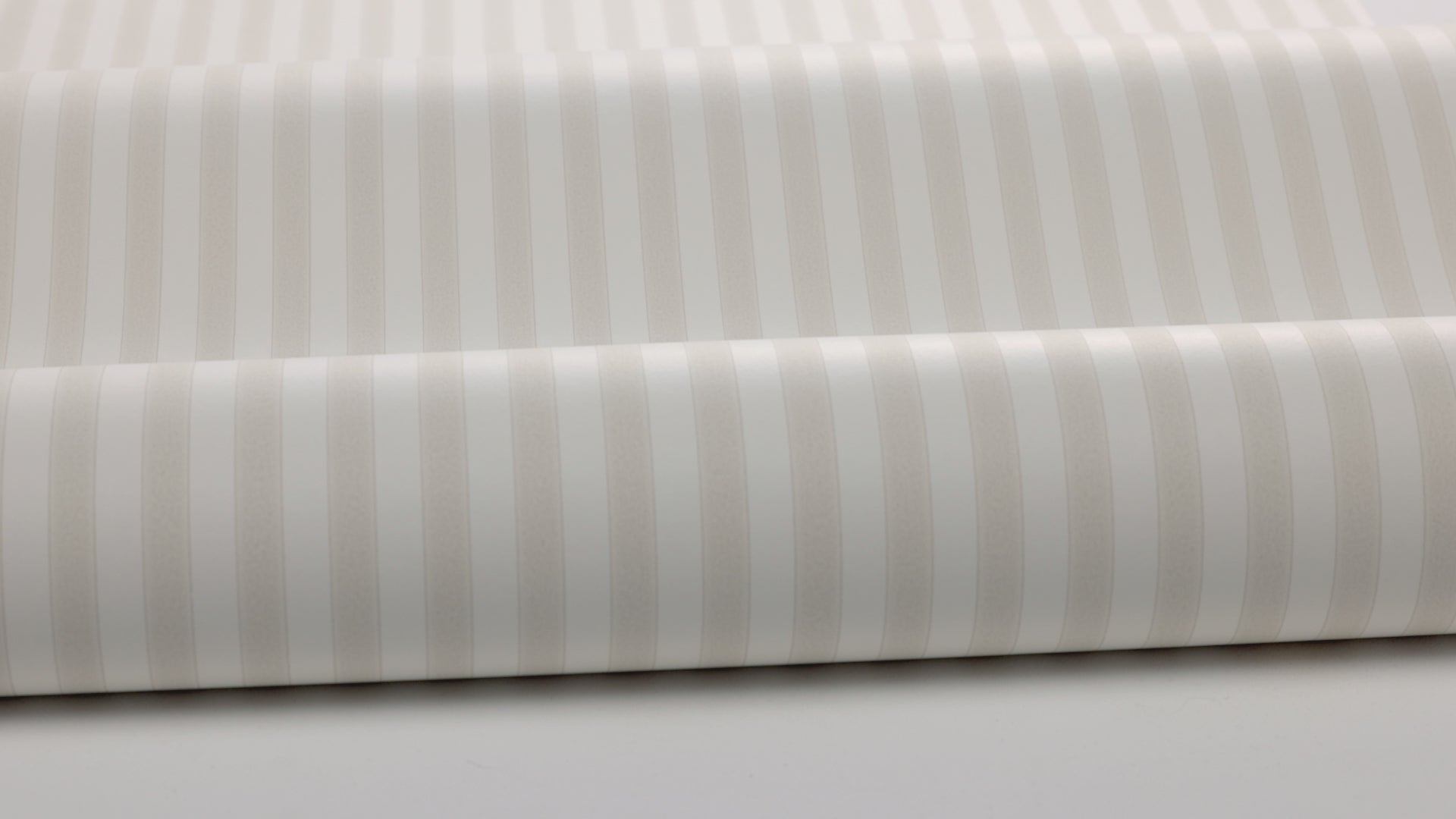 Tapeta s pruhmi MÖLLE STRIPE béžová s bielou