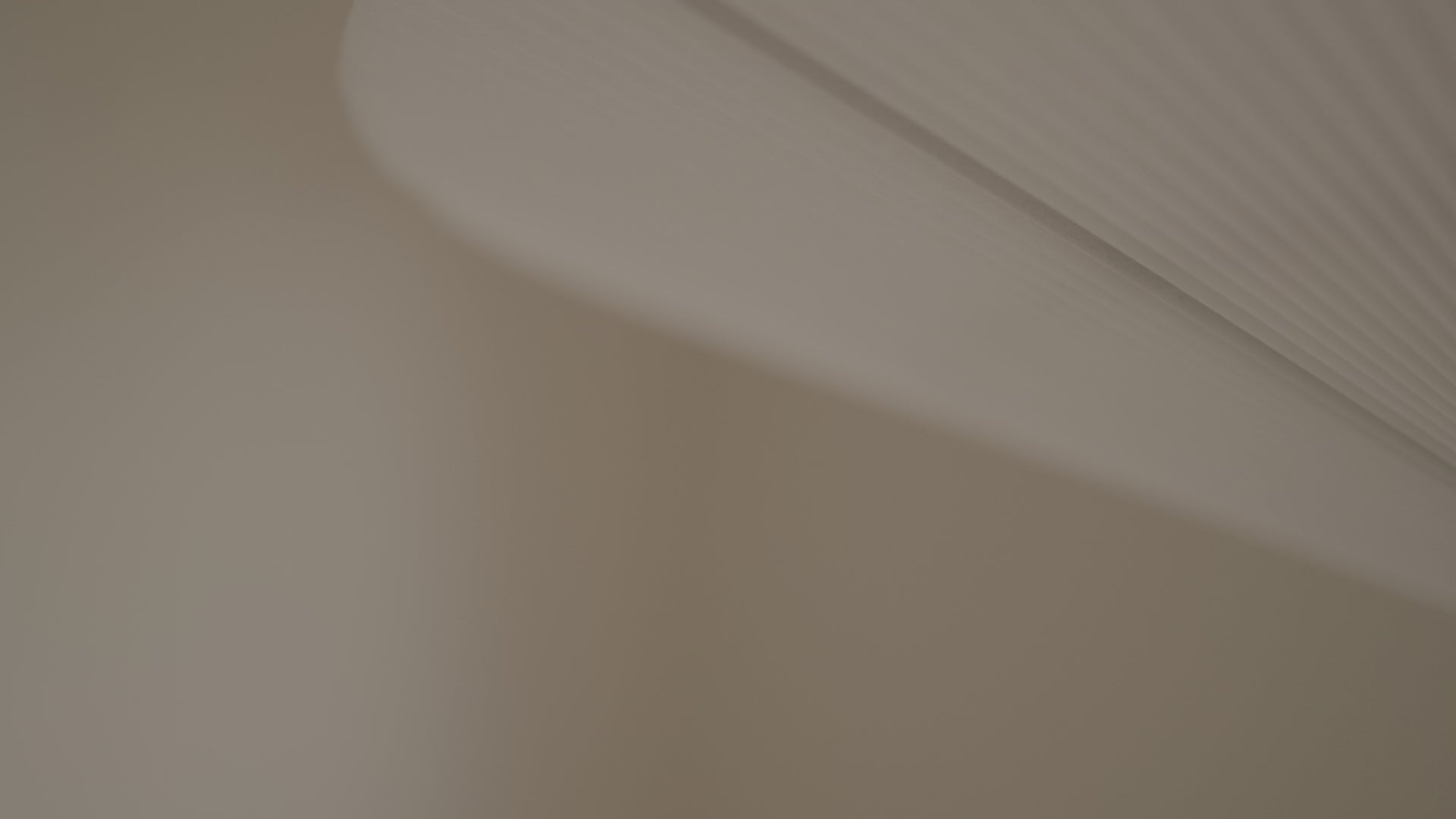 Závesná lampa NEBRA biela