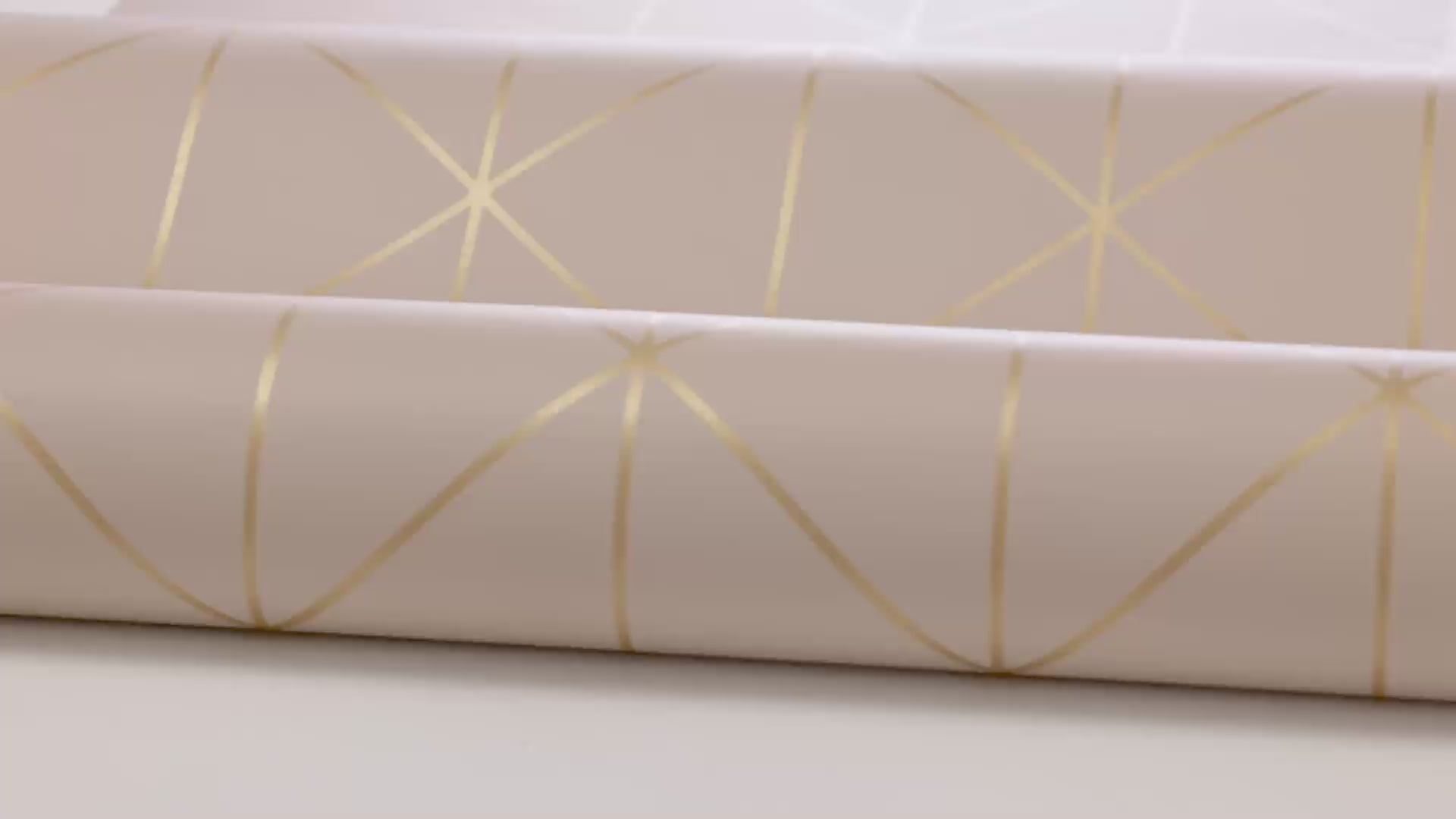 Tapeta flizelinowa papierowa z geometrycznym wzorem DIAMONDS różowy