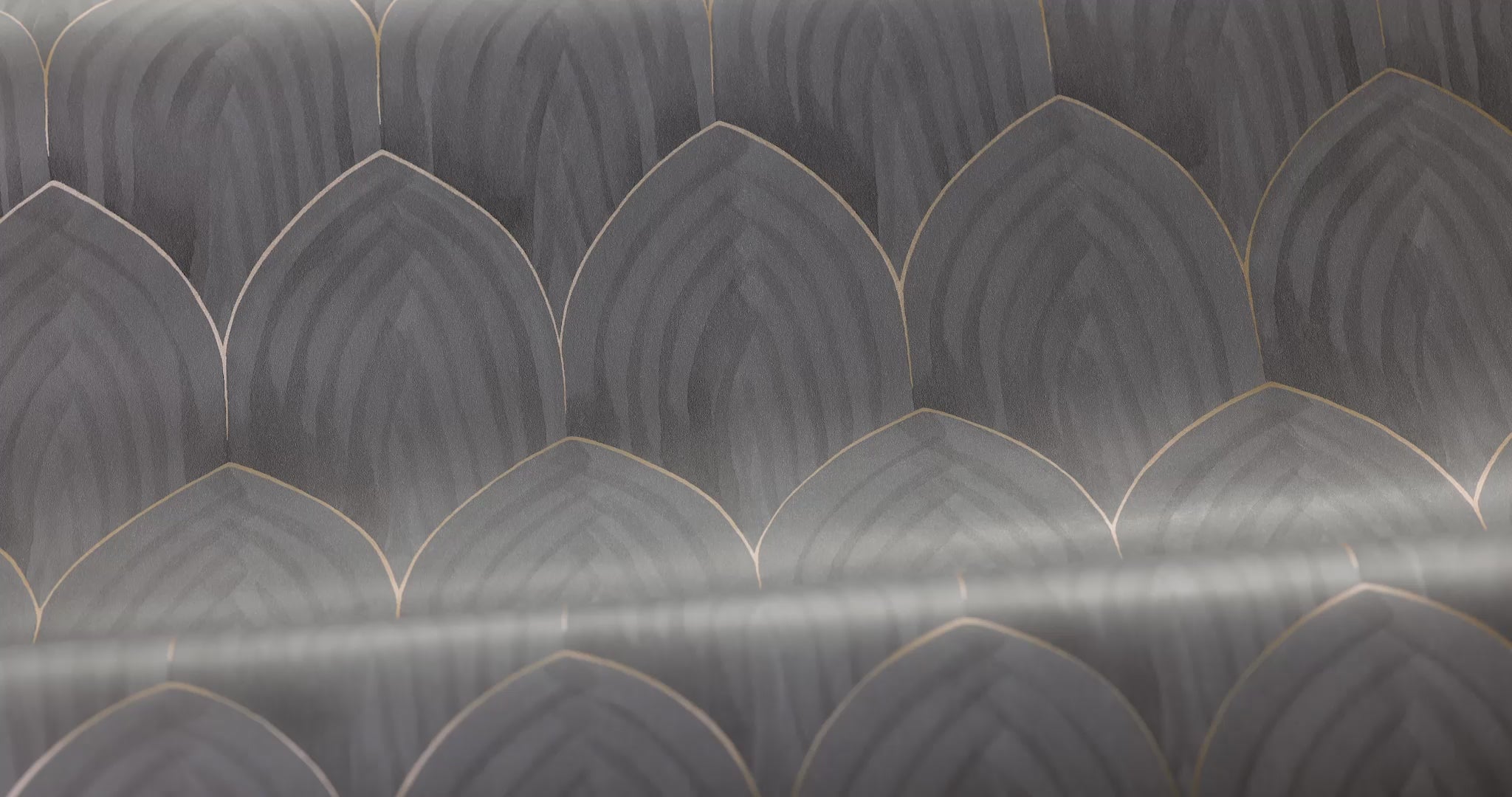 Tapeta s geometrickým vzorom oblúkov ZLATÉ OBLÚKY šedá