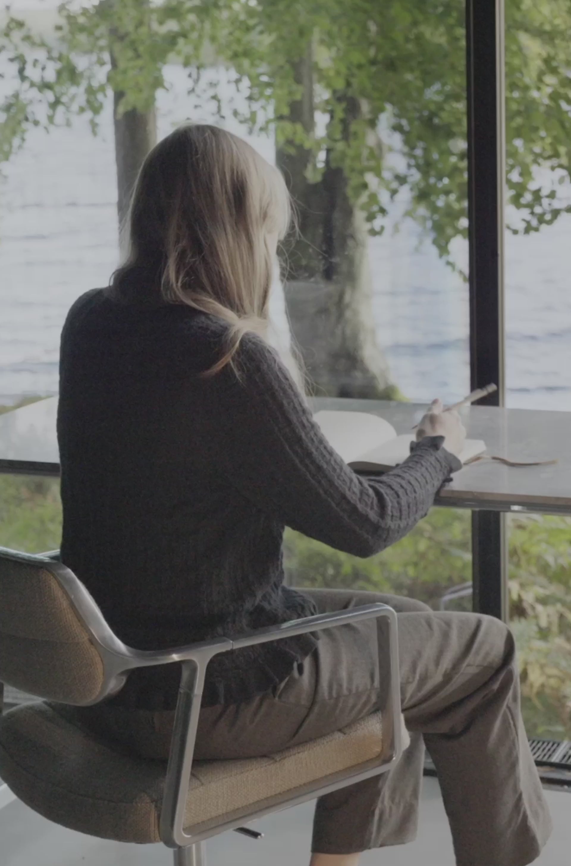 Office chair 453+ green leather with metal base
