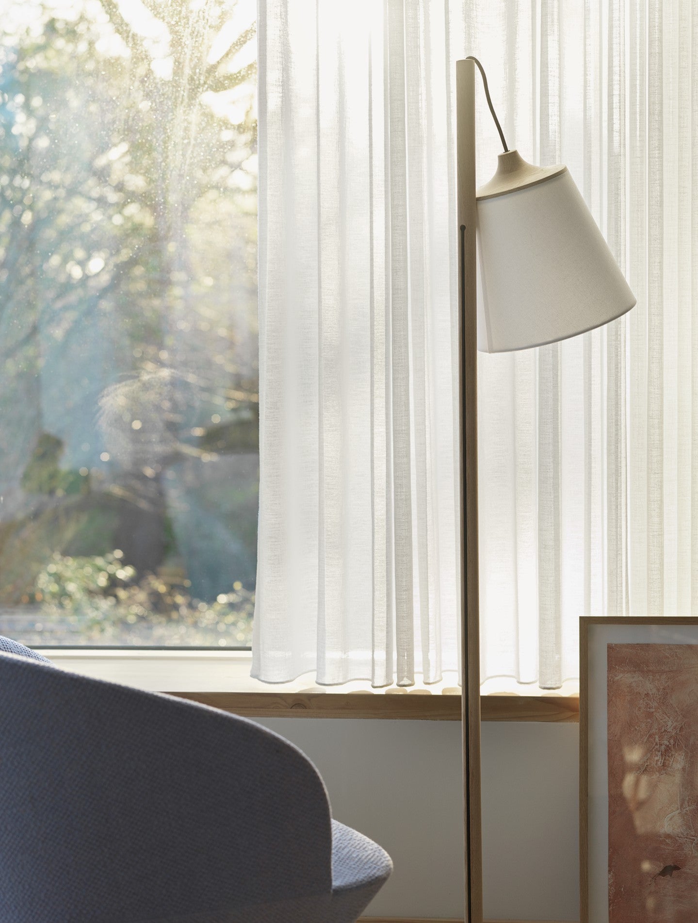 Lampa podłogowa PULL biały z dębową podstawą