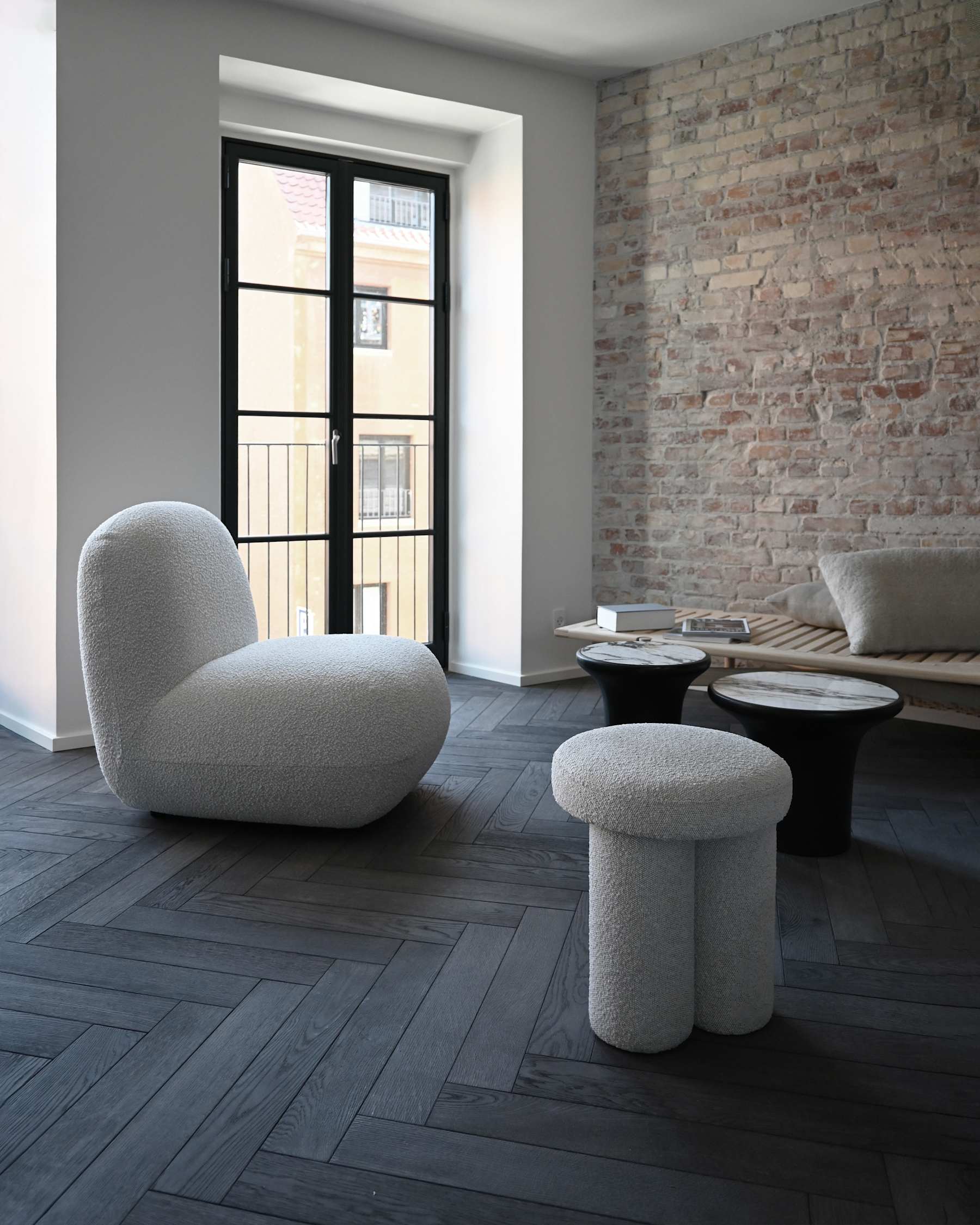 Kávový stolík TRUMPET betón s mramorom