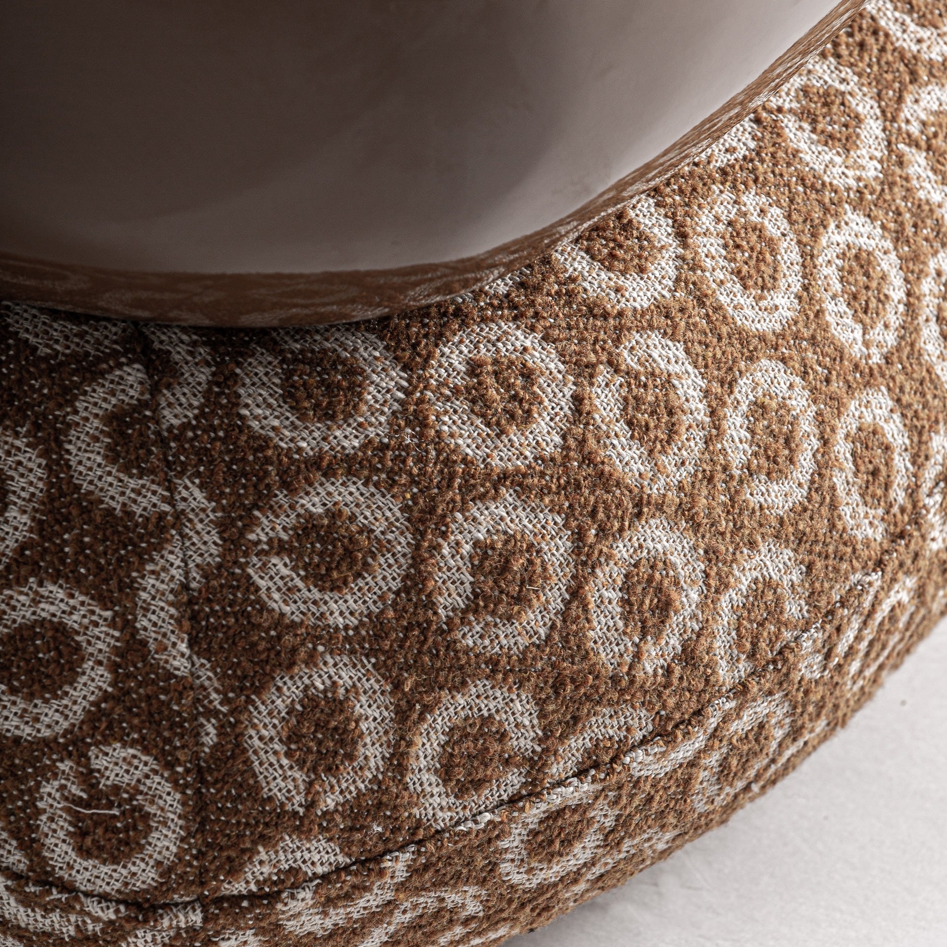 WALLAU Brown Pouf