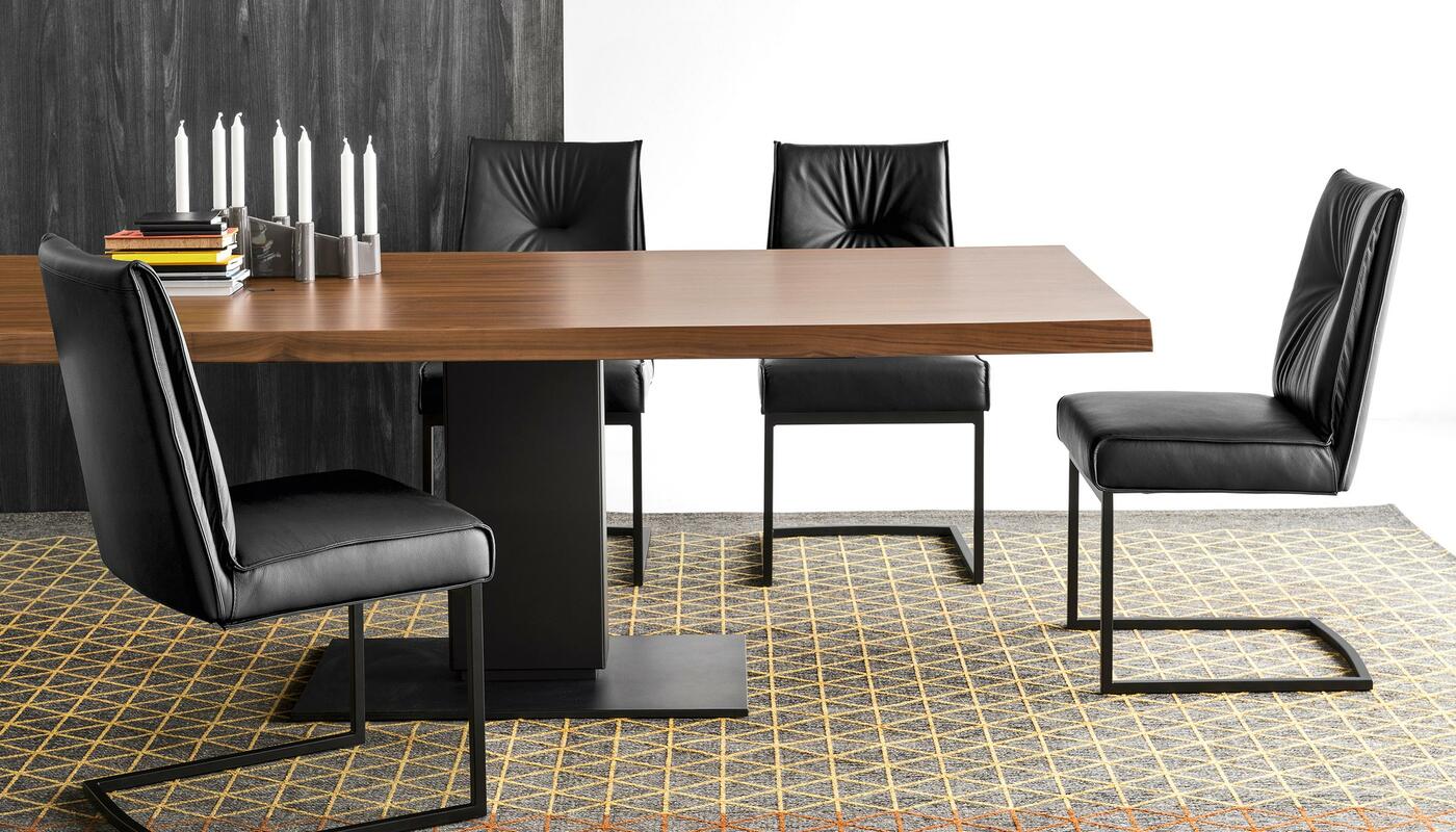 Stolička ROMY hnedé sedadlo s čiernym podstavcom