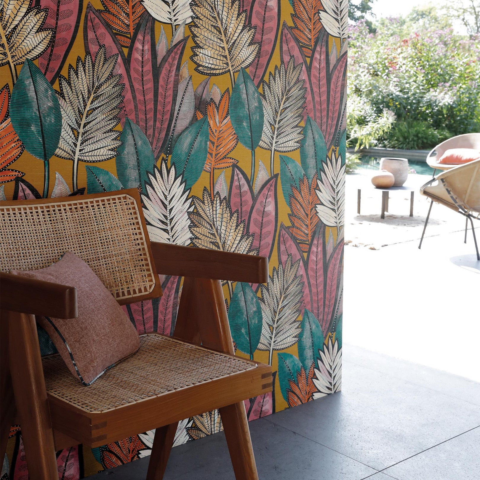 Tapeta so štruktúrou a rastlinným motívom SABAL - SAFRAN šafranový