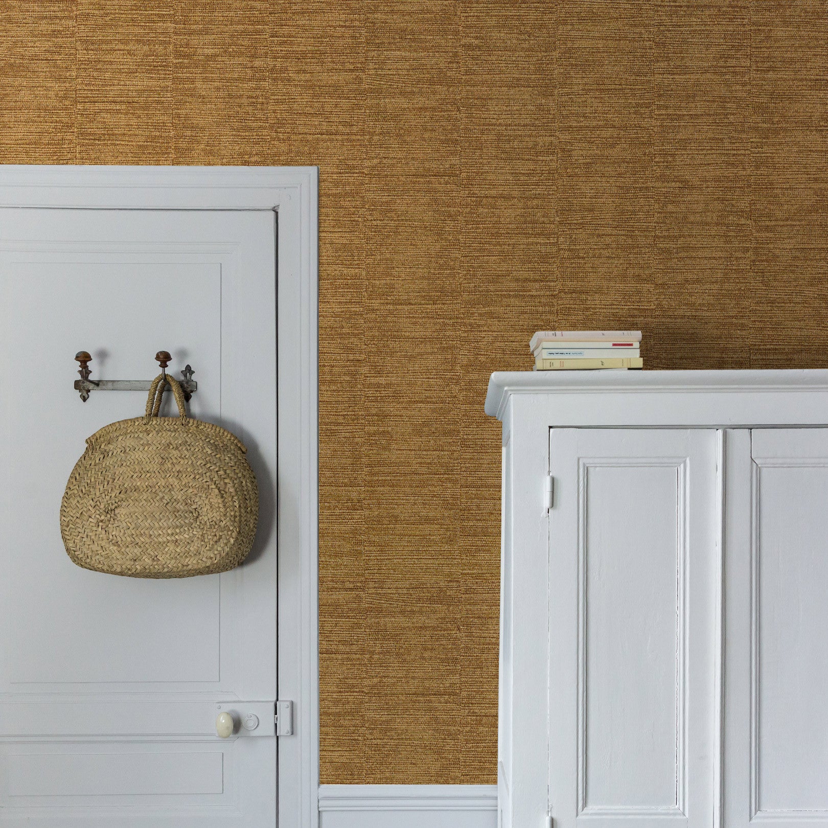 Tapeta štrukturálna metalická v prúžkoch SCANDIUM - OR PATINE tmavožltá