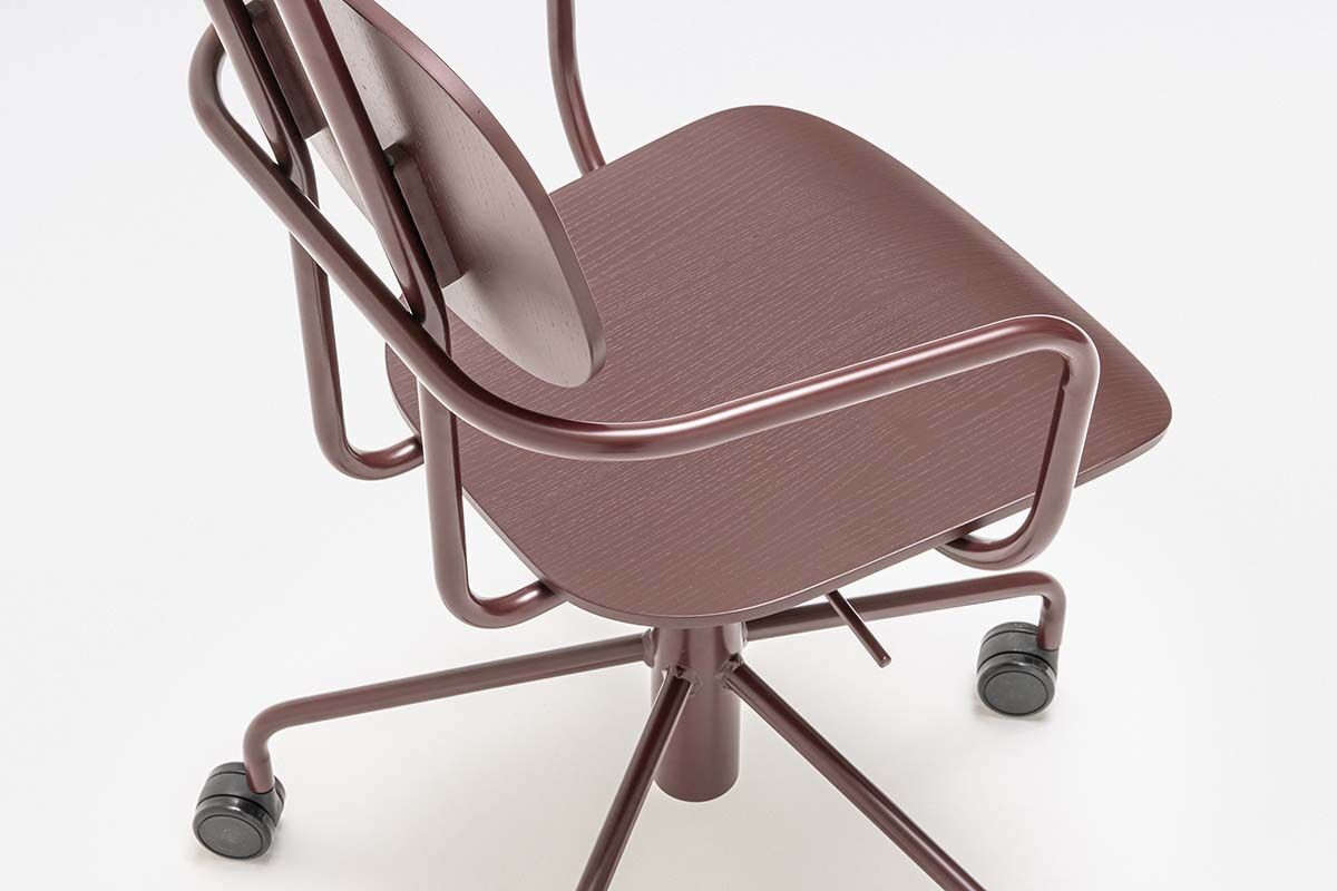 Krzesło z zagłówkiem NEW SCHOOL regulowana podstawa perłowy biały [Milena] MDD    Eye on Design