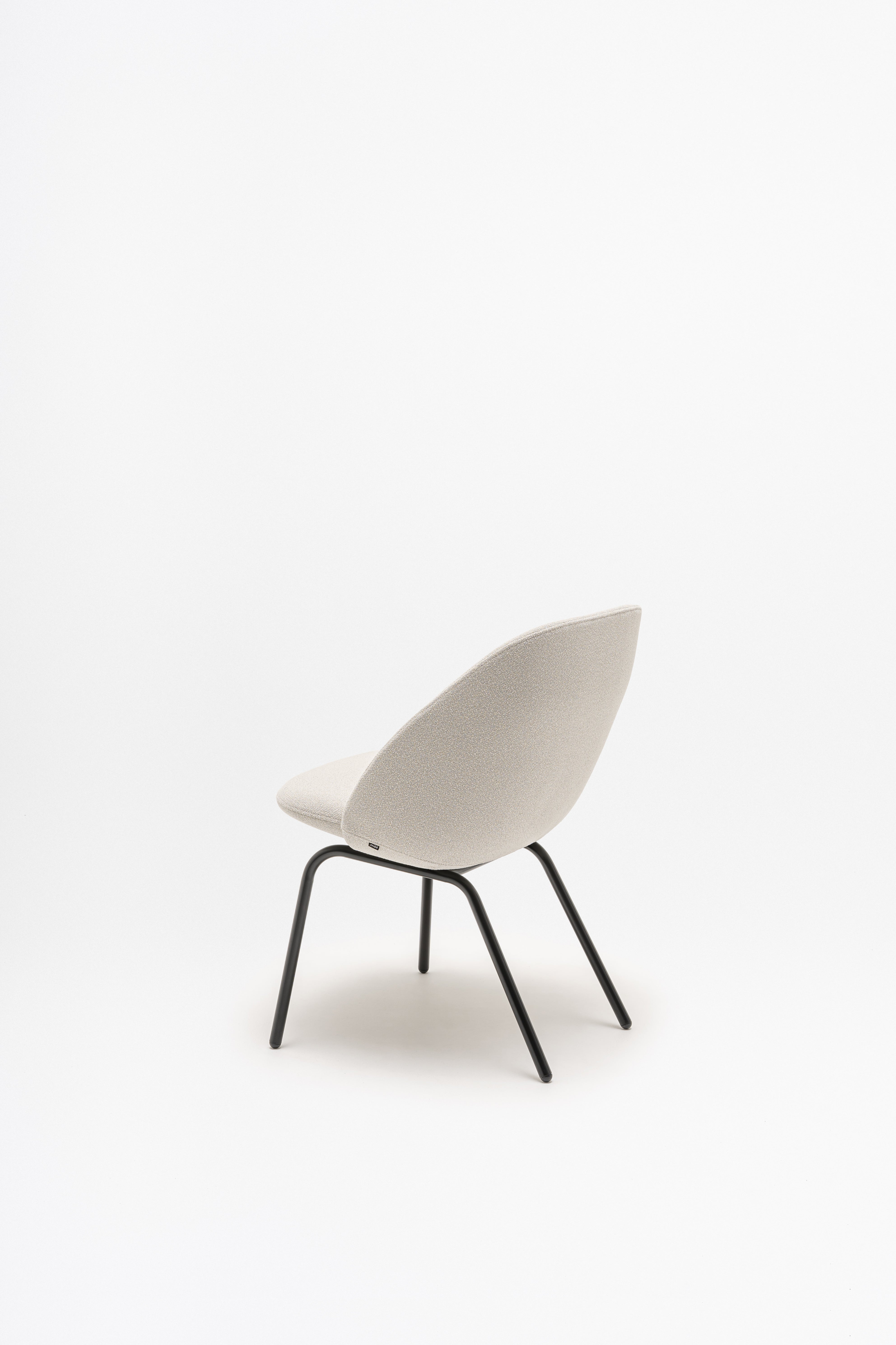 Armchair with low backrest parallel four -legged base