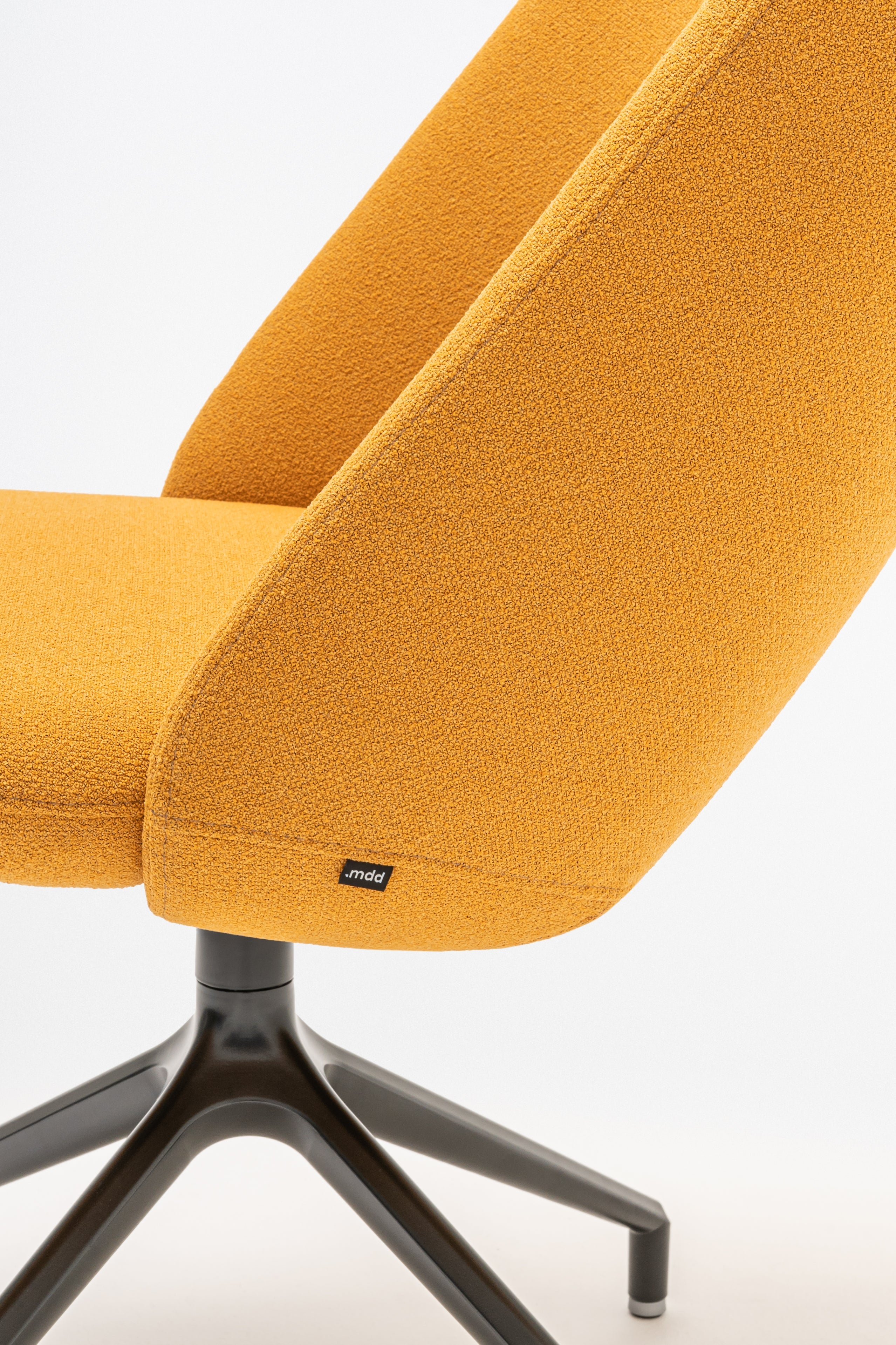 Otáčací kreslo s vysokým operadlom PARALEL kovová základňa